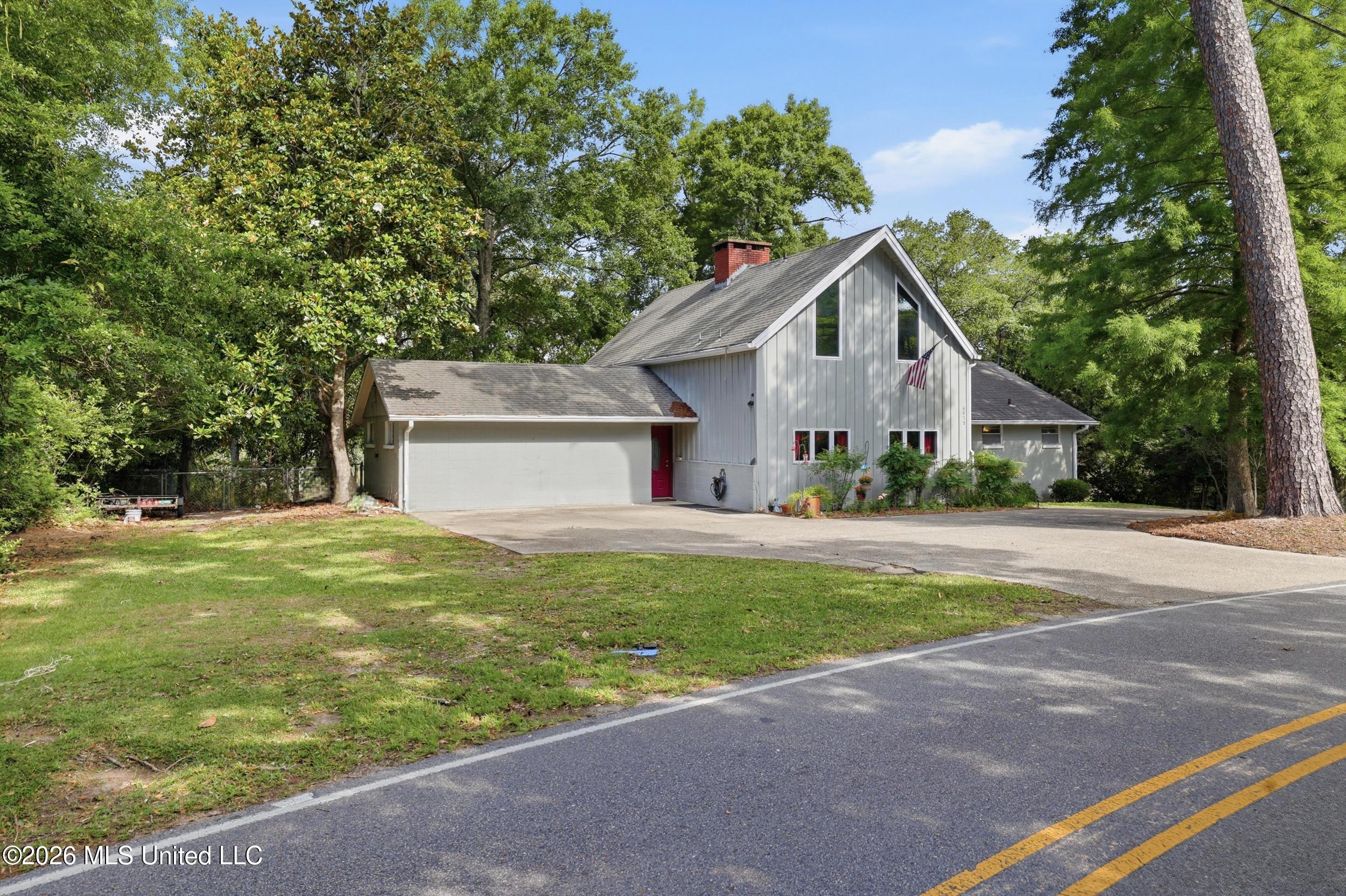 6825 Shore Drive Property Photo 3