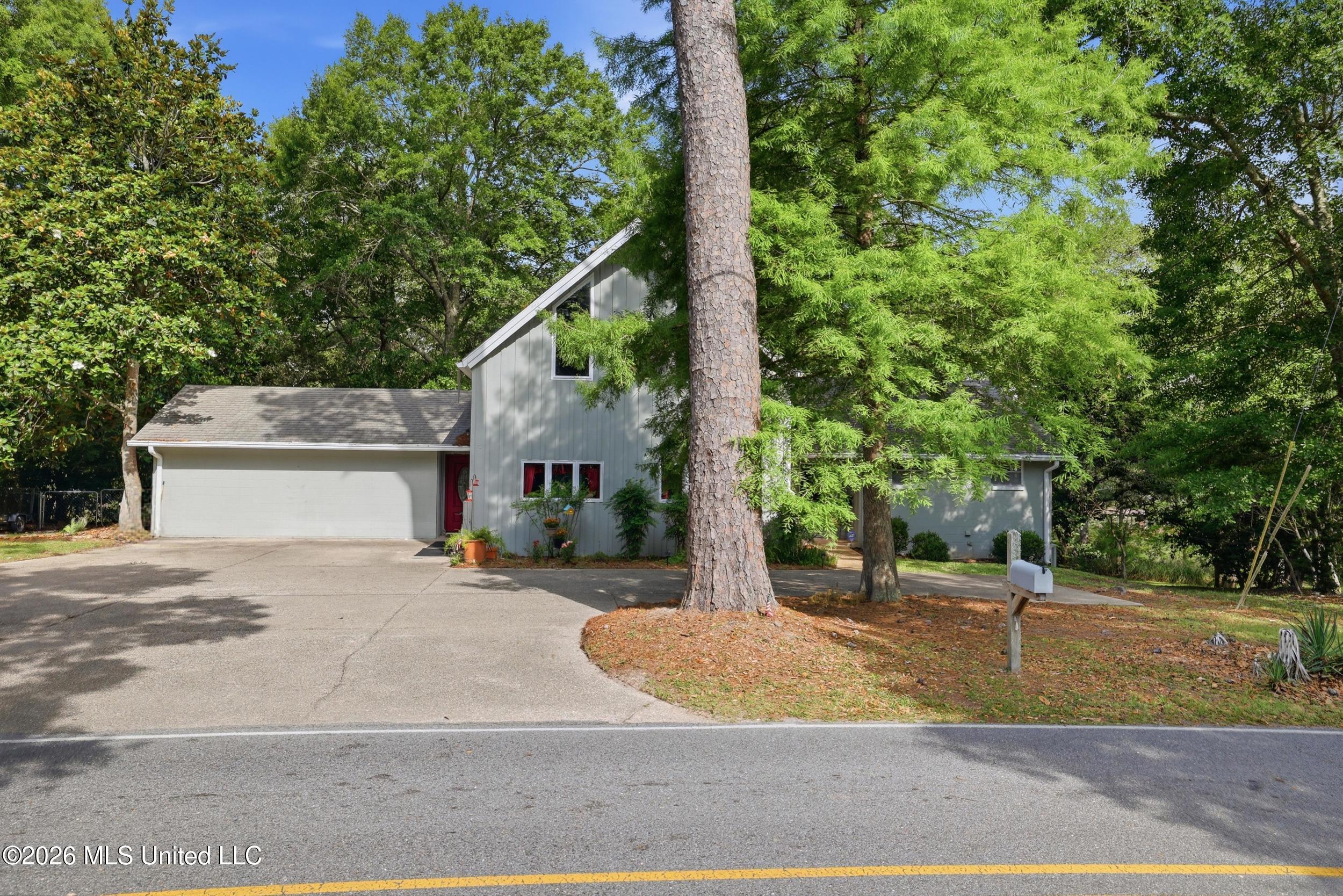 6825 Shore Drive Property Photo 4