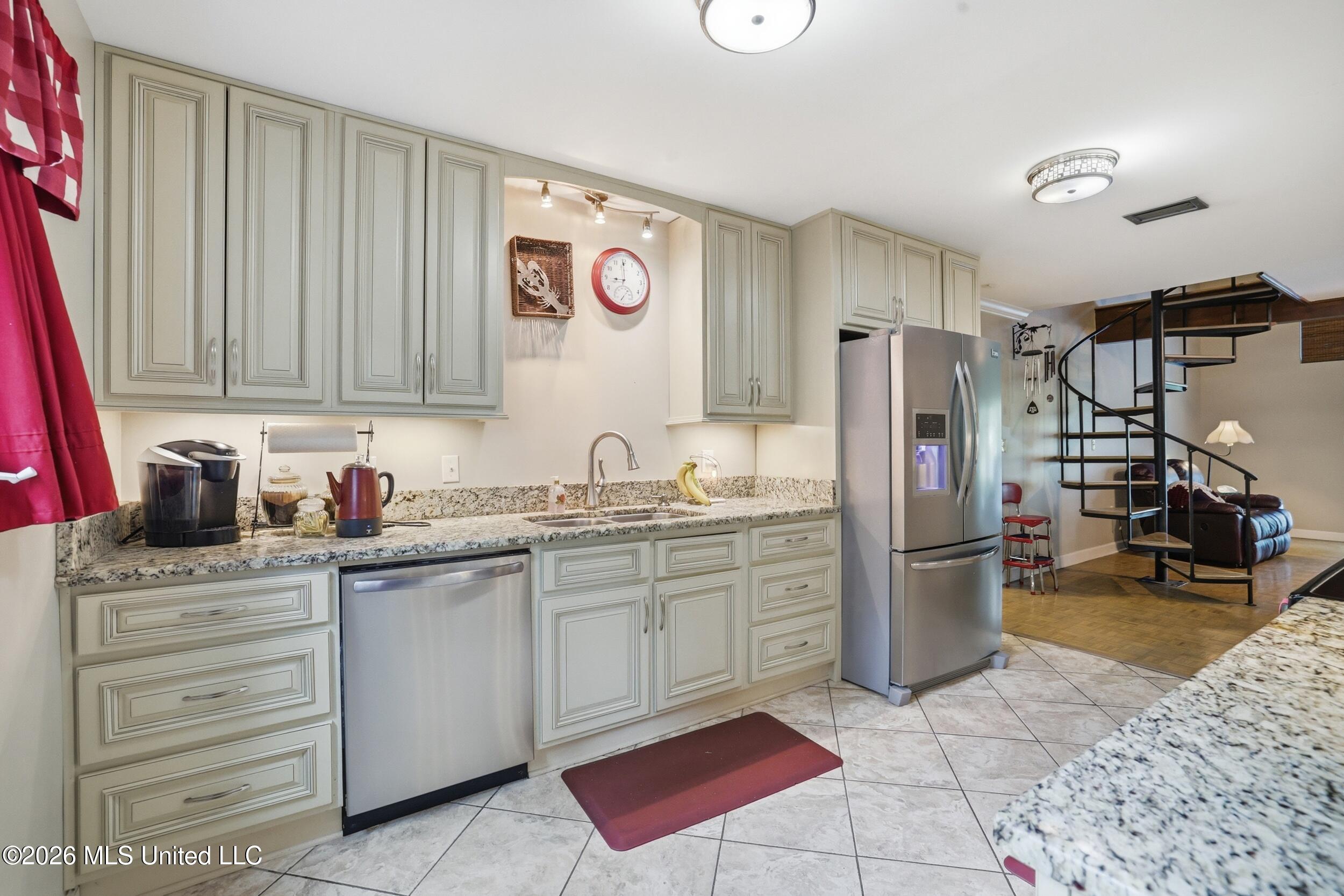 6825 Shore Drive Property Photo 18