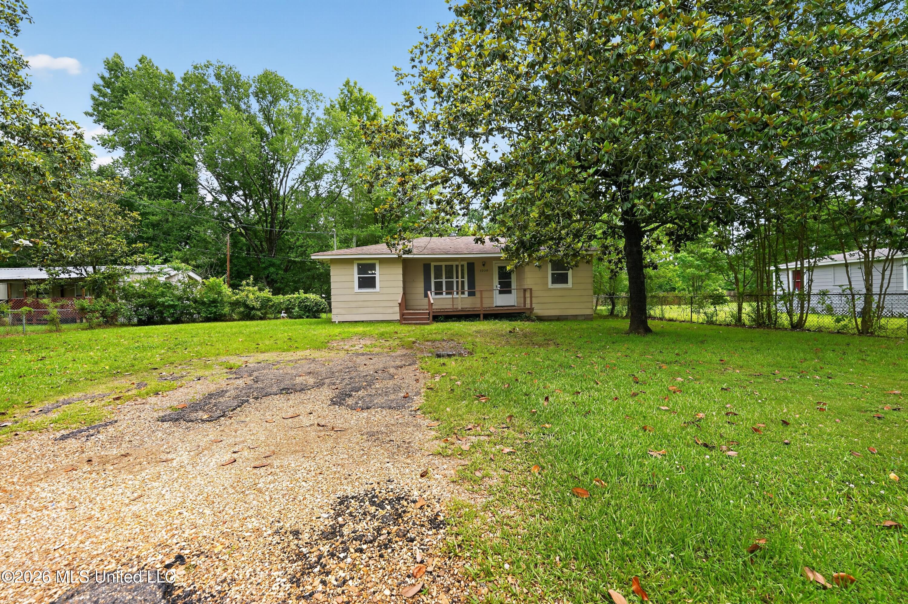1220 Deeb Street Property Photo 6