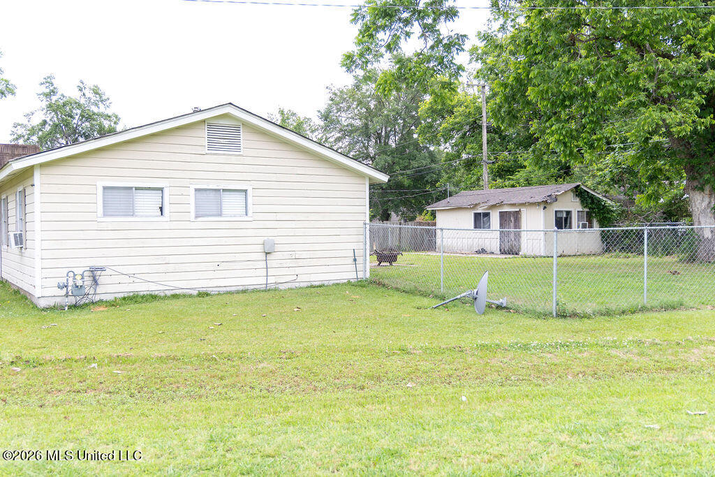 707 Cherokee Road Property Photo 3