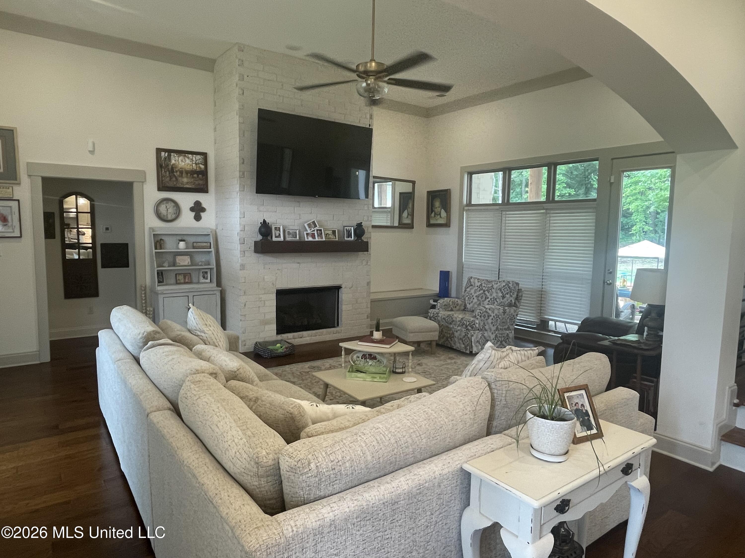 9904 Timber Cove Property Photo 3