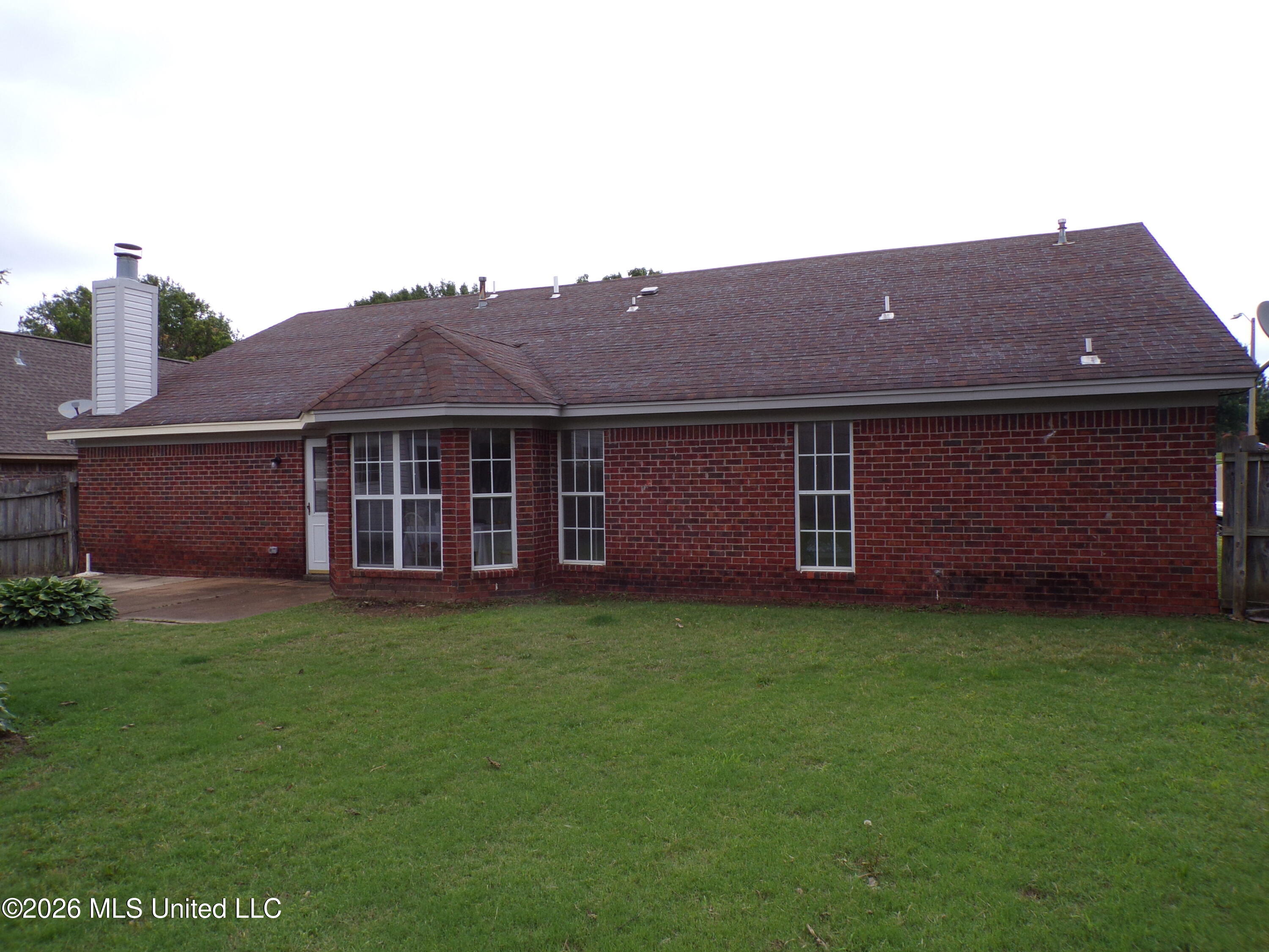 7395 Fox Hollow Lane Property Photo 2