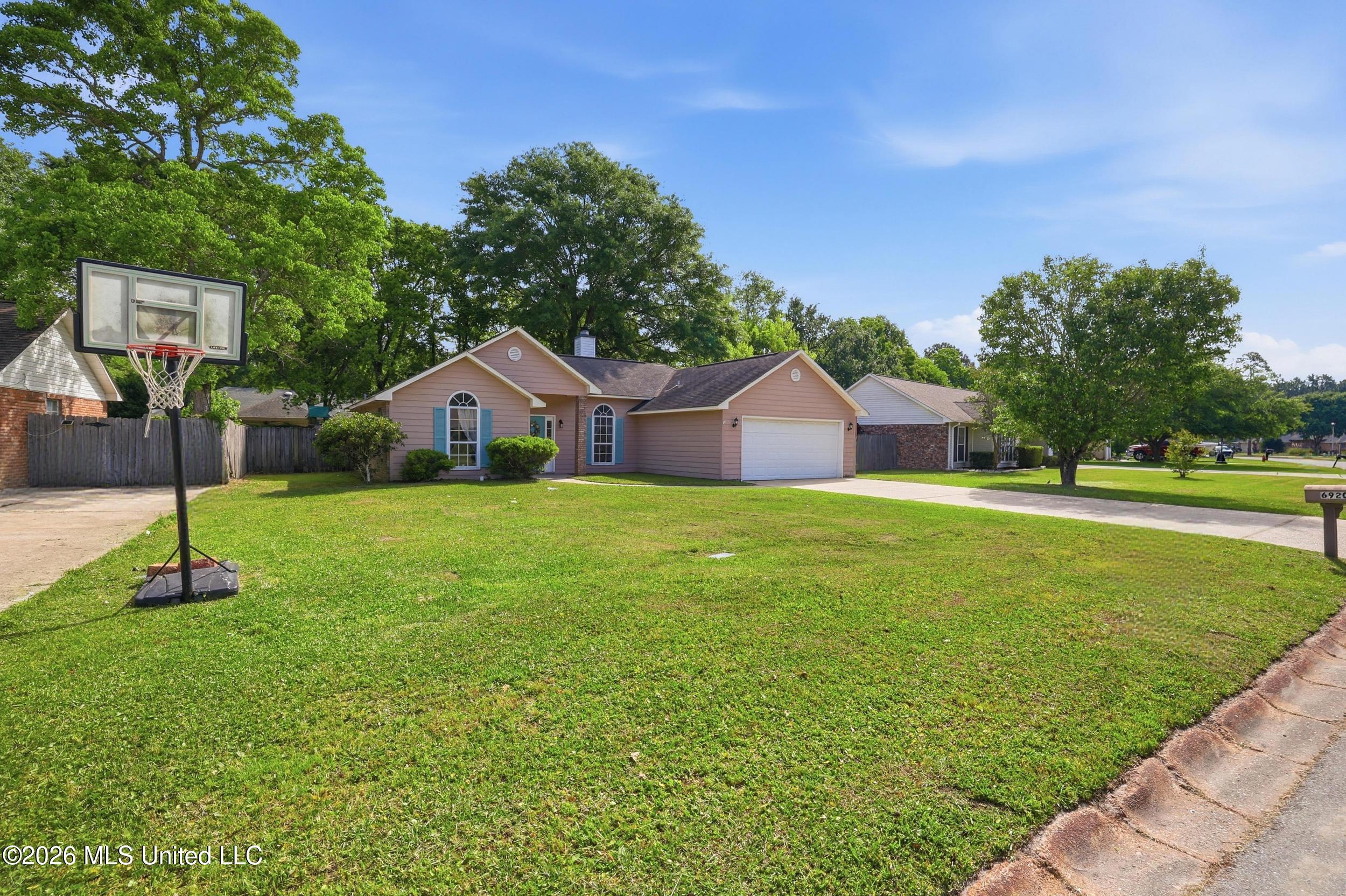 6920 Pinehurst Drive Property Photo 4