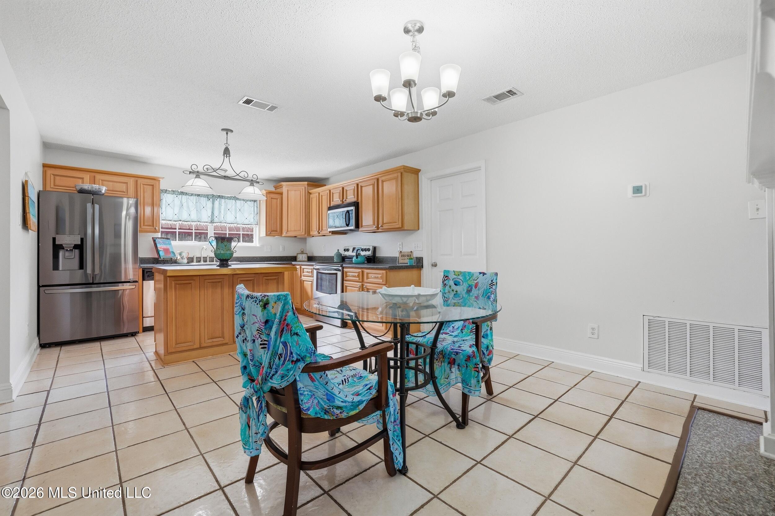 6920 Pinehurst Drive Property Photo 12