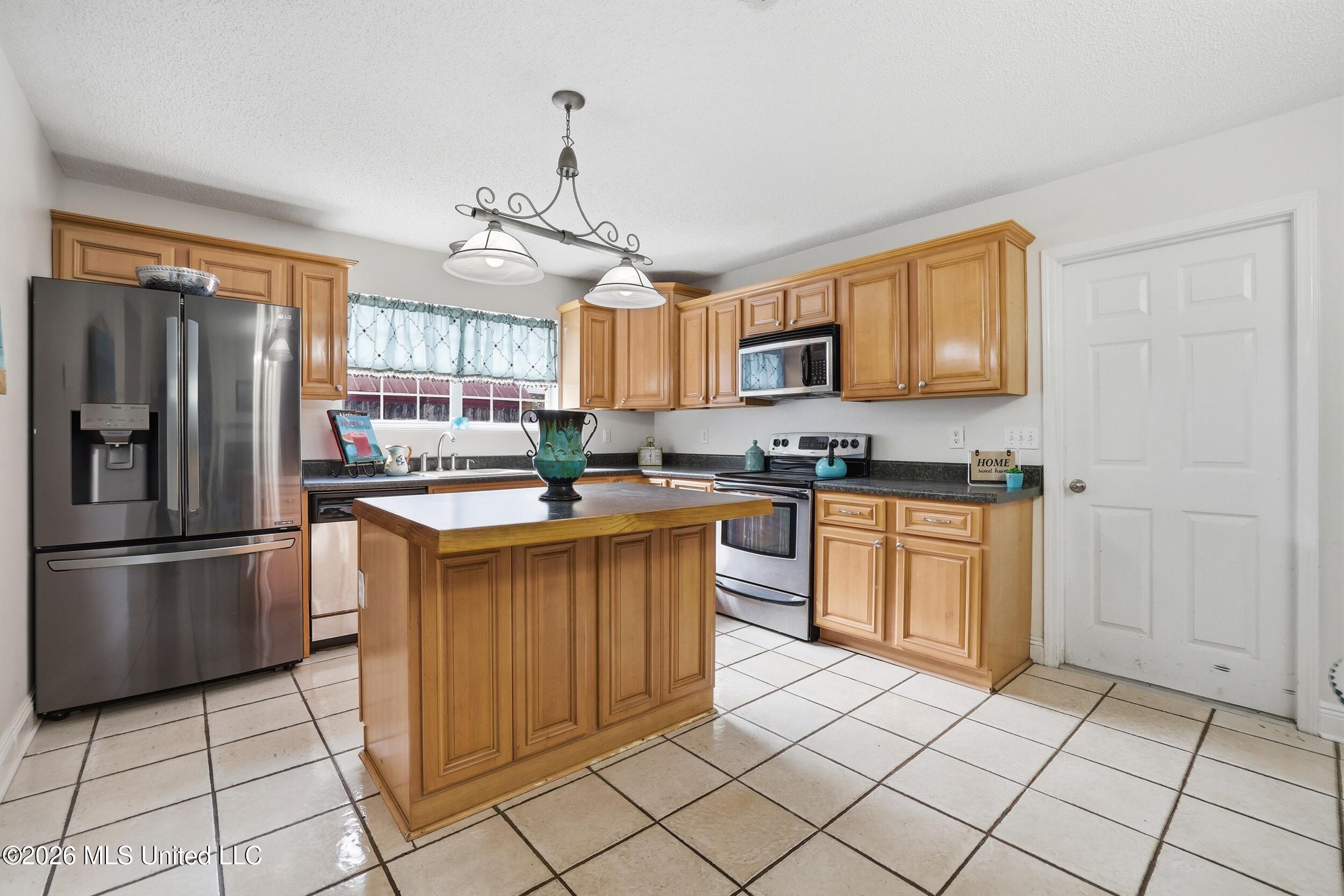 6920 Pinehurst Drive Property Photo 15