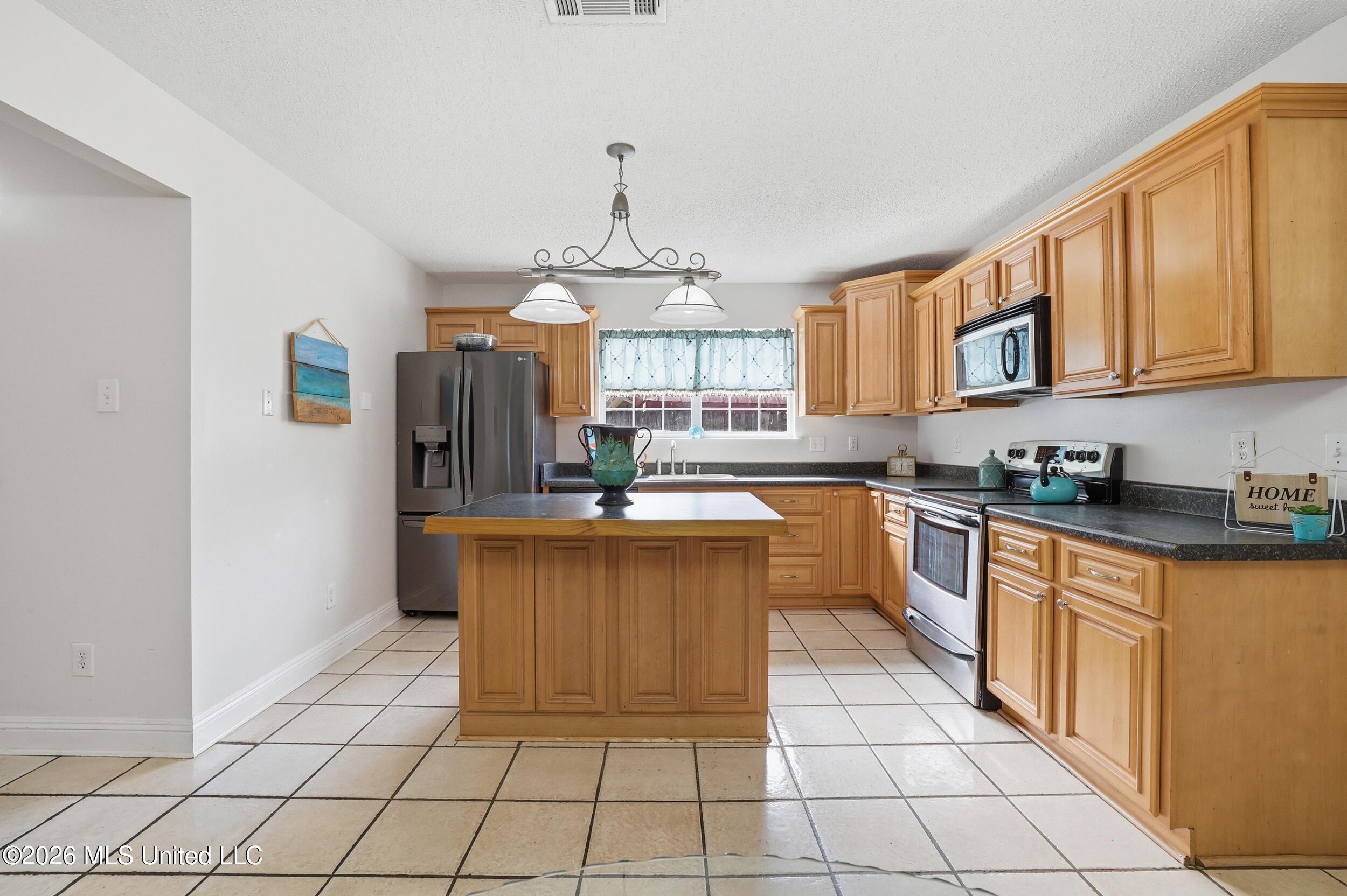 6920 Pinehurst Drive Property Photo 16