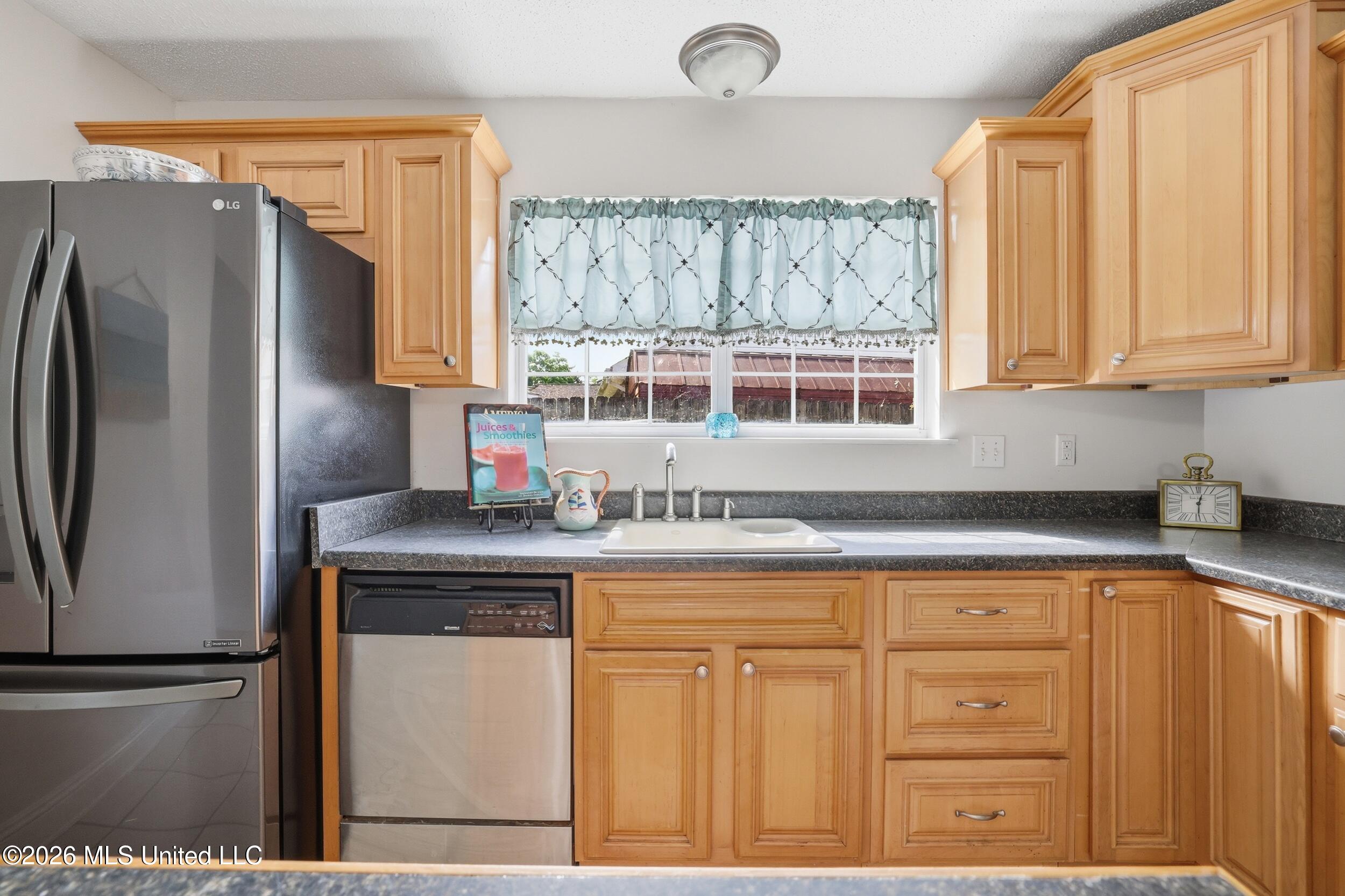 6920 Pinehurst Drive Property Photo 17