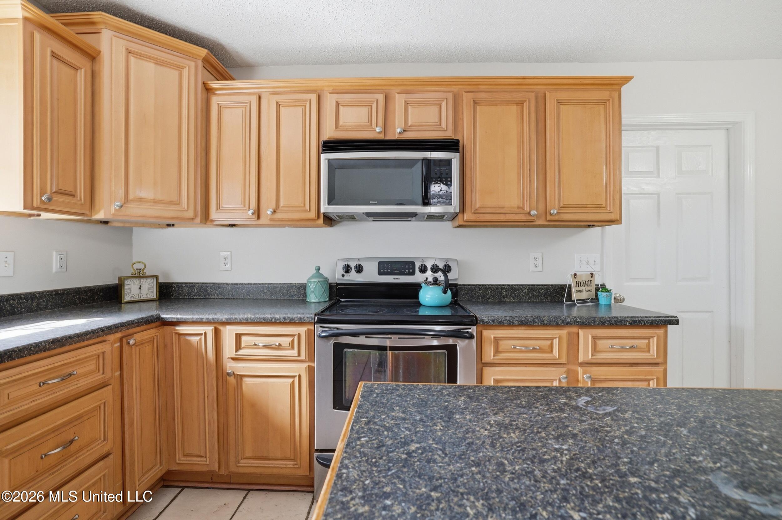 6920 Pinehurst Drive Property Photo 18