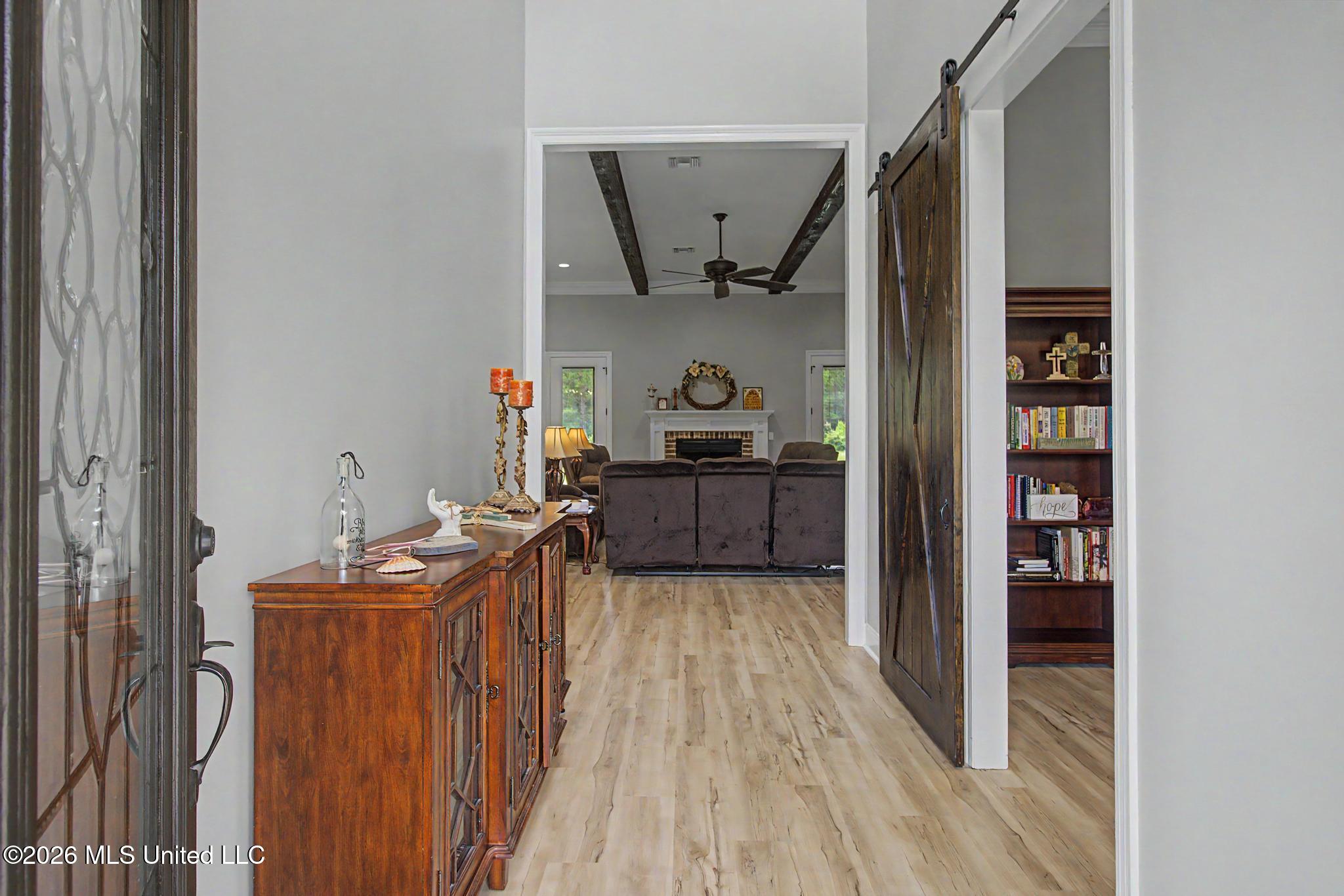 1034 W Mchenry Road Property Photo 3