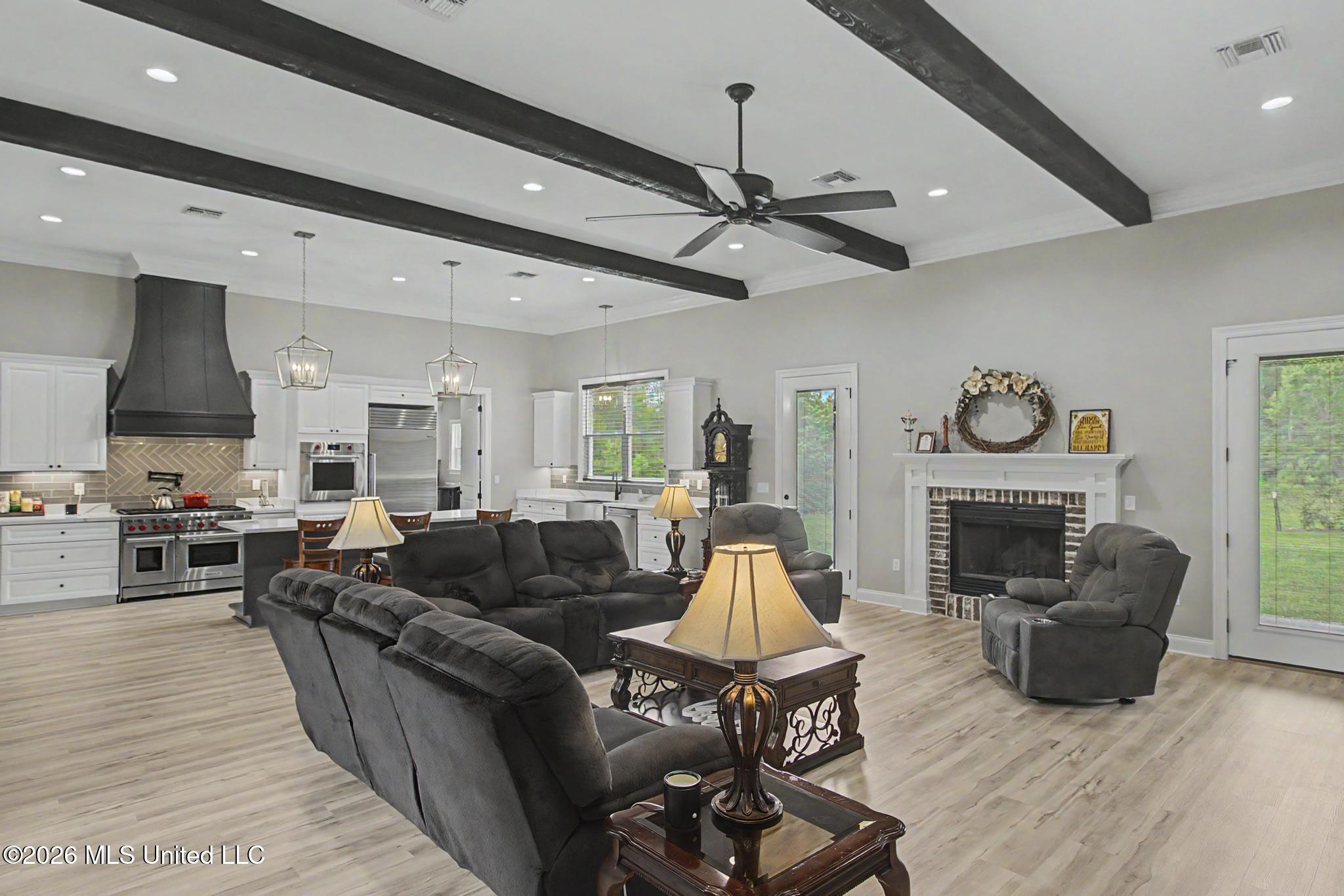 1034 W Mchenry Road Property Photo 4