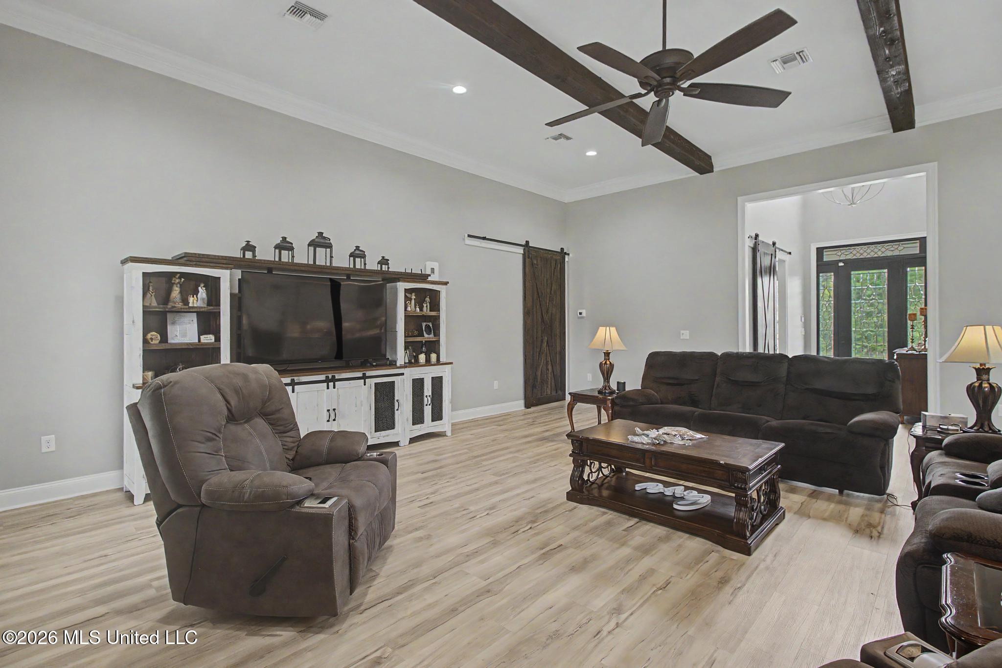 1034 W Mchenry Road Property Photo 6