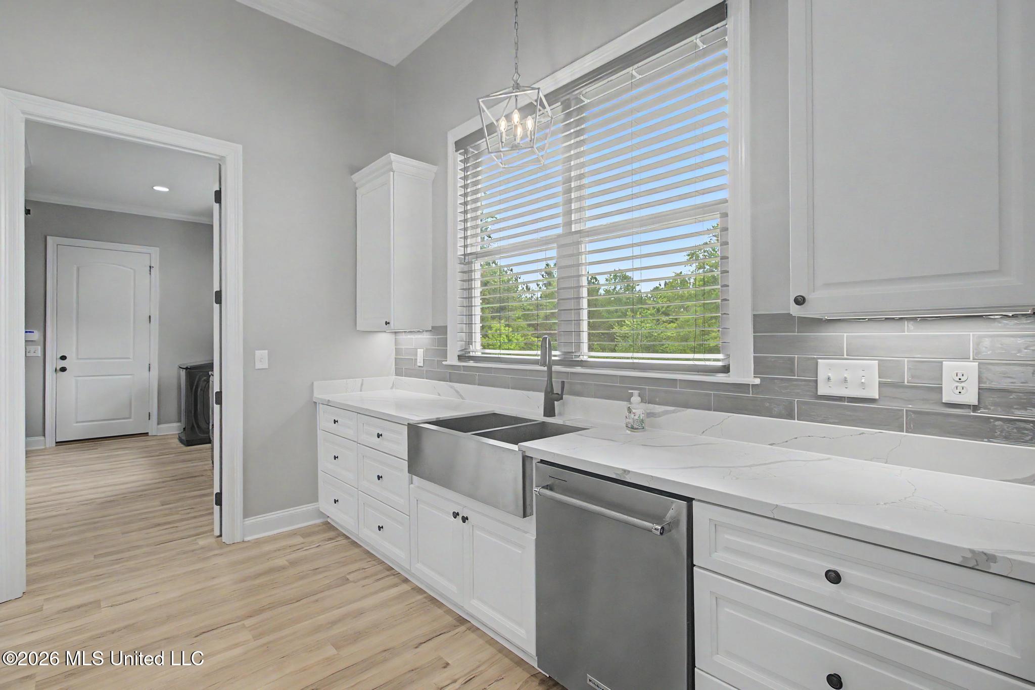 1034 W Mchenry Road Property Photo 11