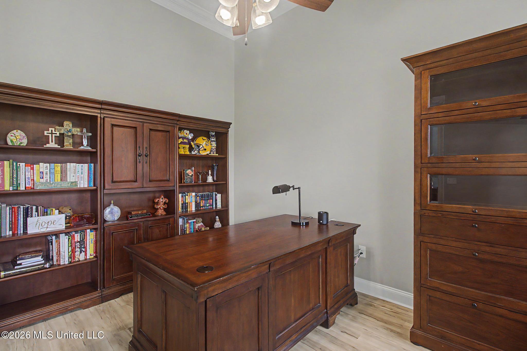 1034 W Mchenry Road Property Photo 19