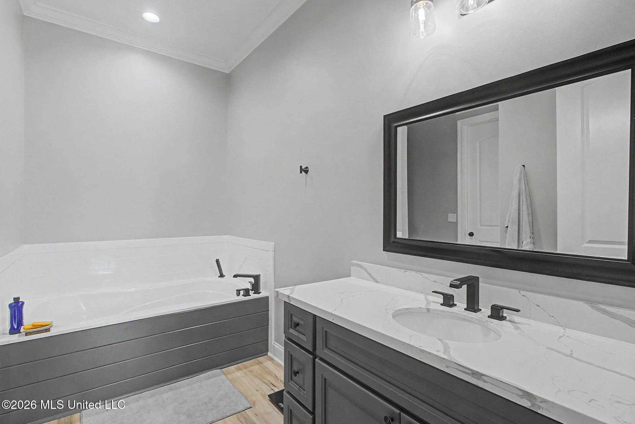1034 W Mchenry Road Property Photo 29