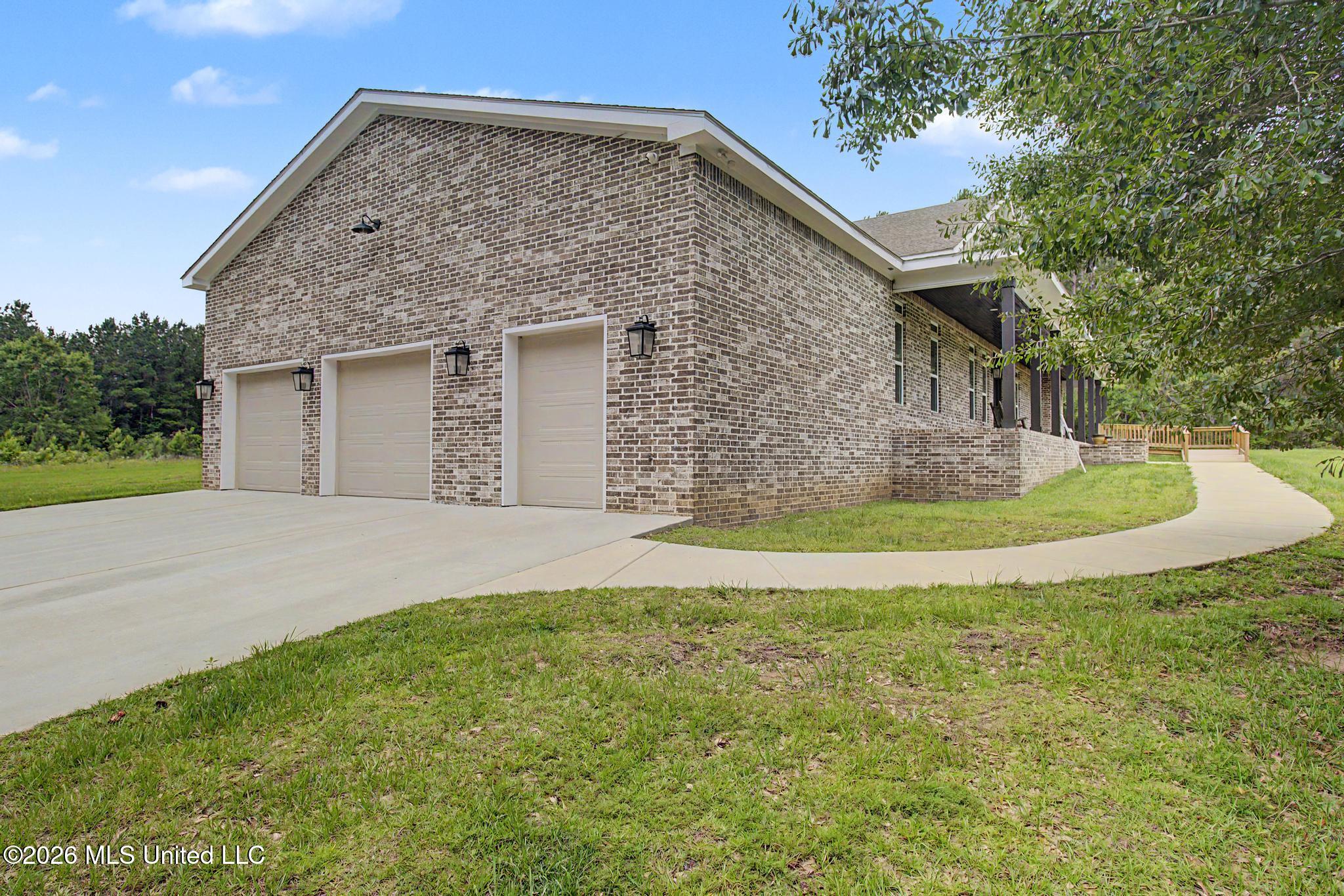 1034 W Mchenry Road Property Photo 36
