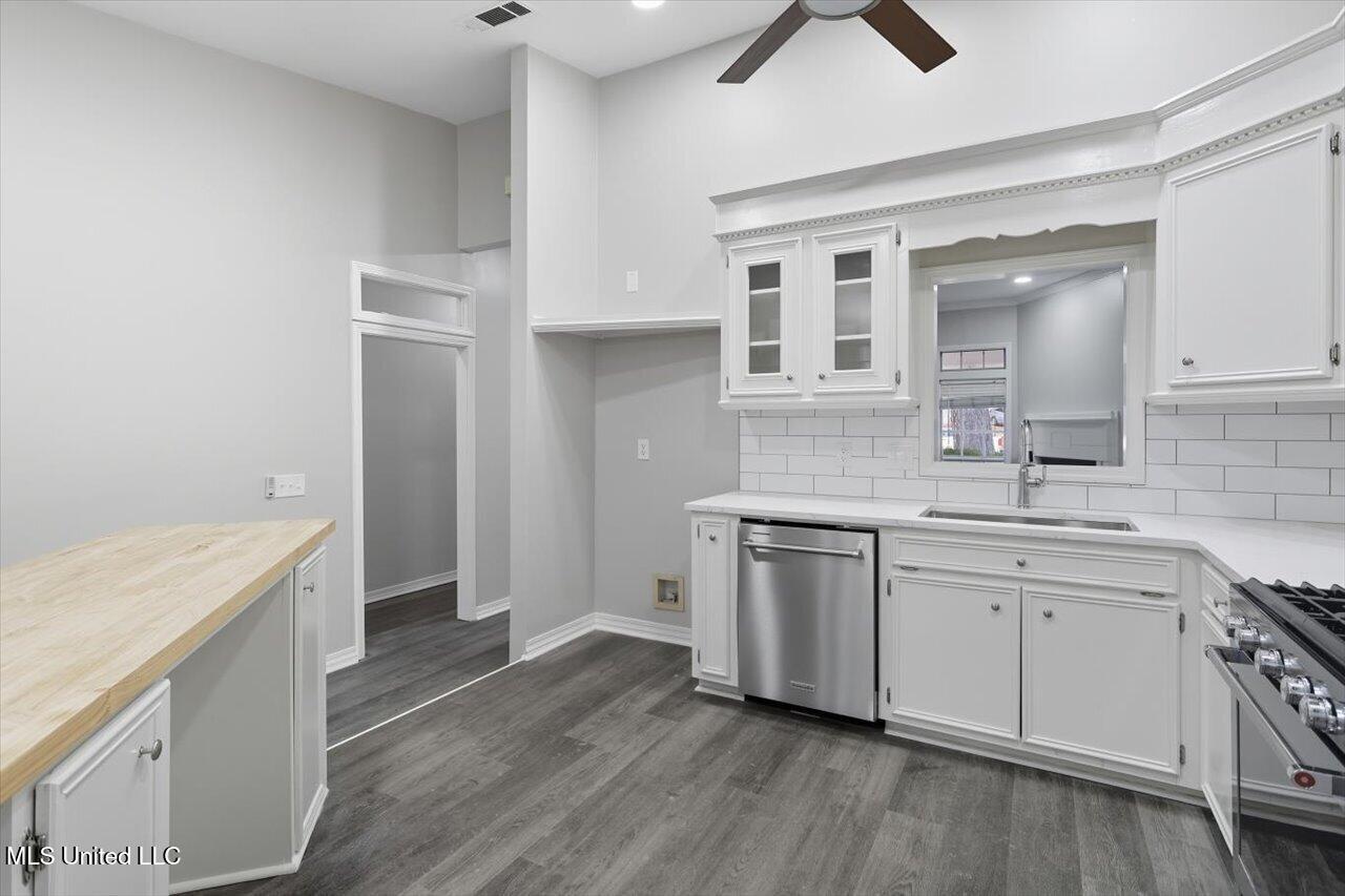 25 Moss Woods Cove Property Photo 6
