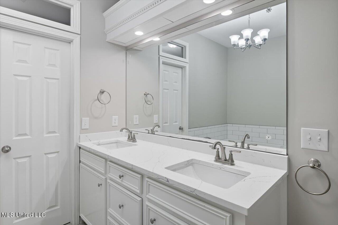 25 Moss Woods Cove Property Photo 14