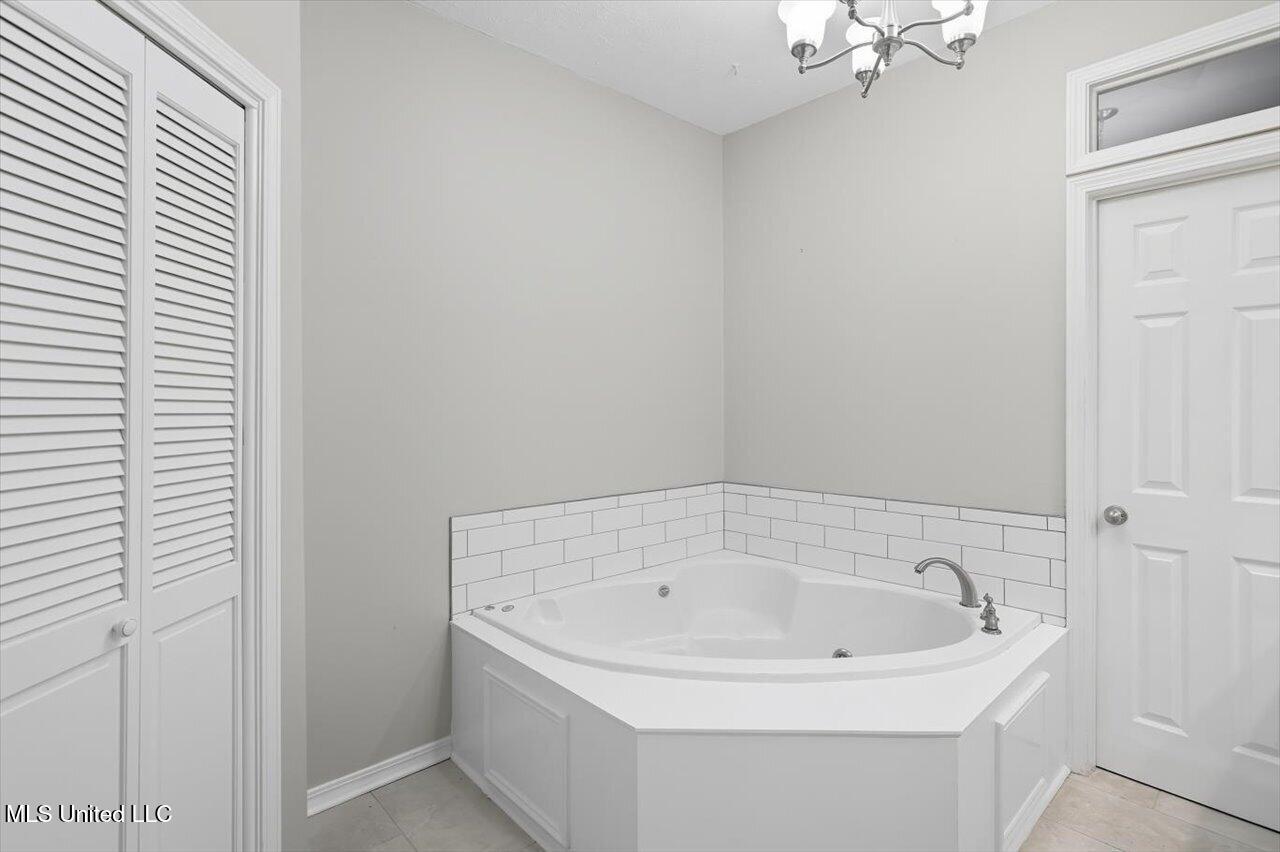 25 Moss Woods Cove Property Photo 15
