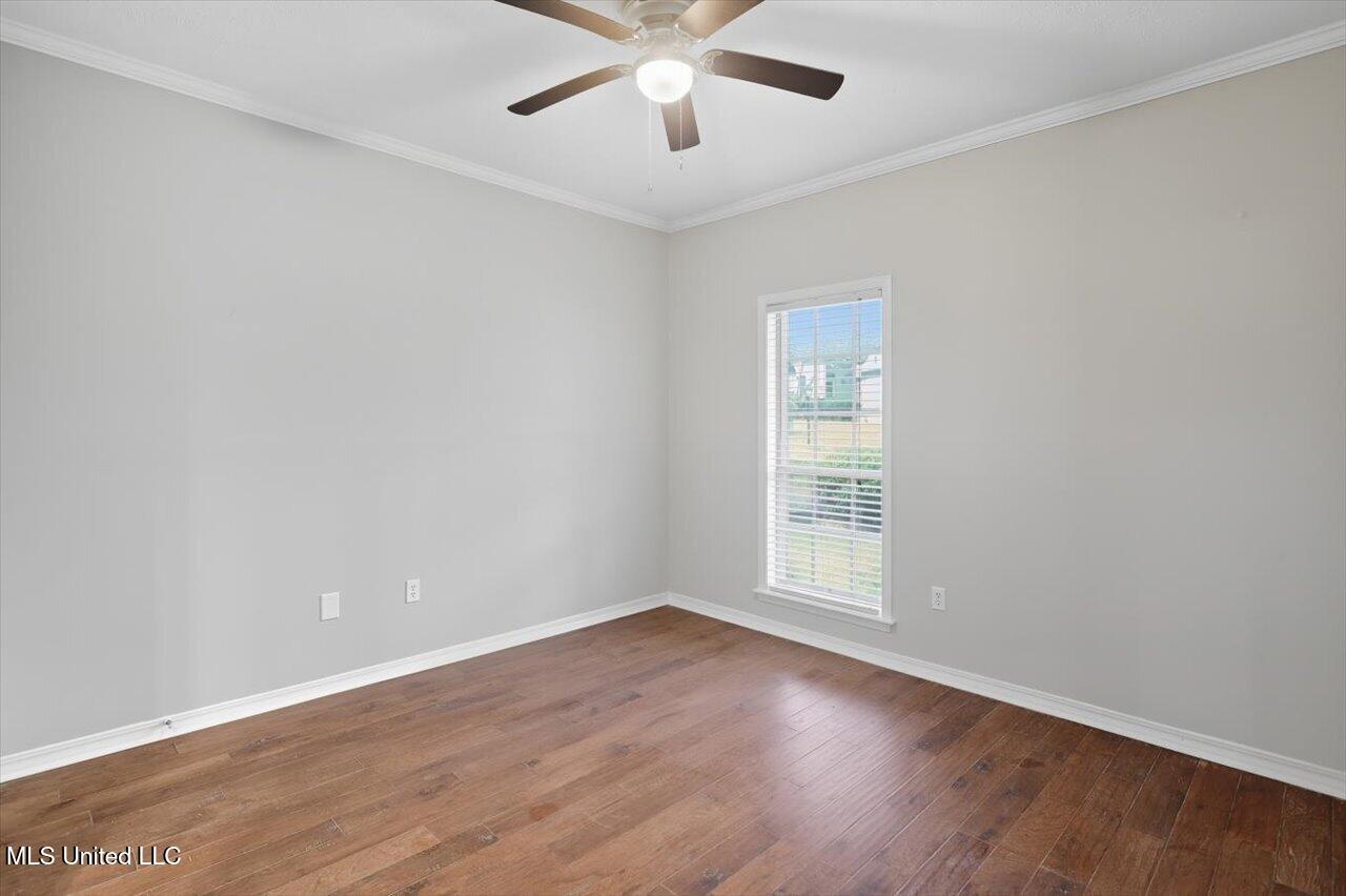 25 Moss Woods Cove Property Photo 19