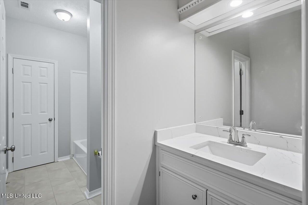 25 Moss Woods Cove Property Photo 23