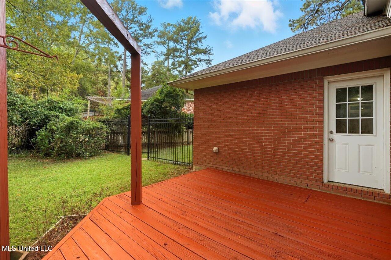 25 Moss Woods Cove Property Photo 28