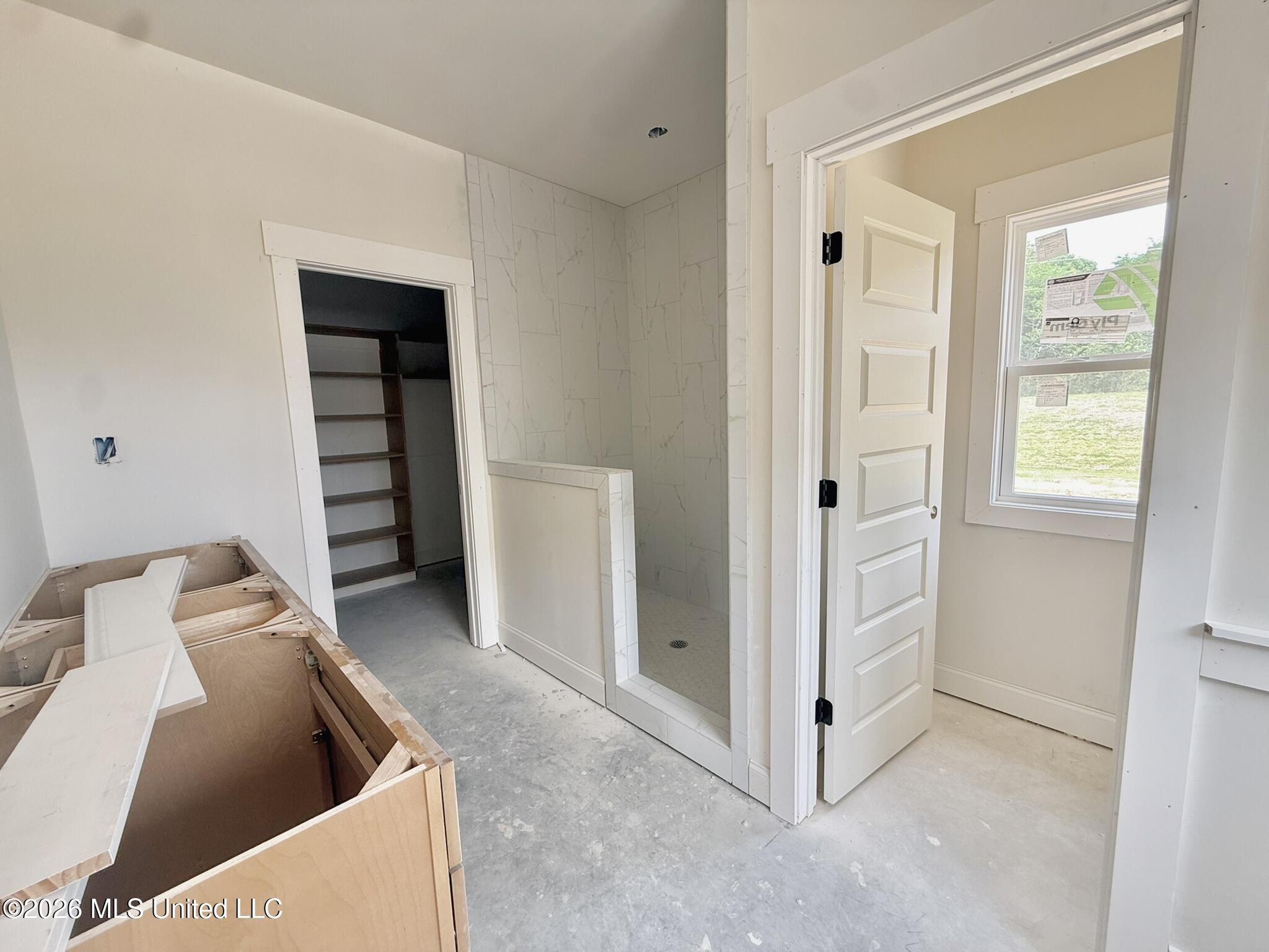2494 Saint Charles Cove Property Photo 8