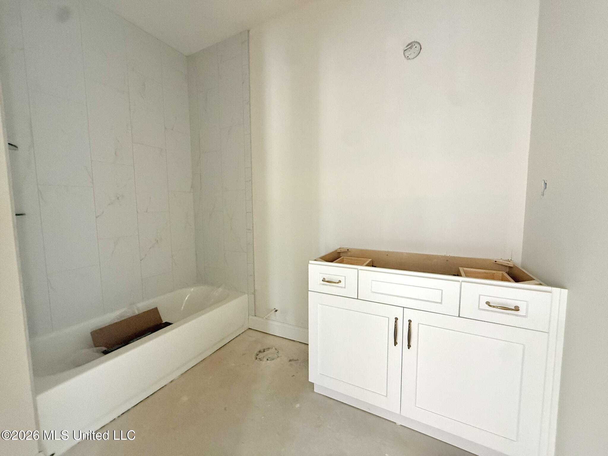 2494 Saint Charles Cove Property Photo 12