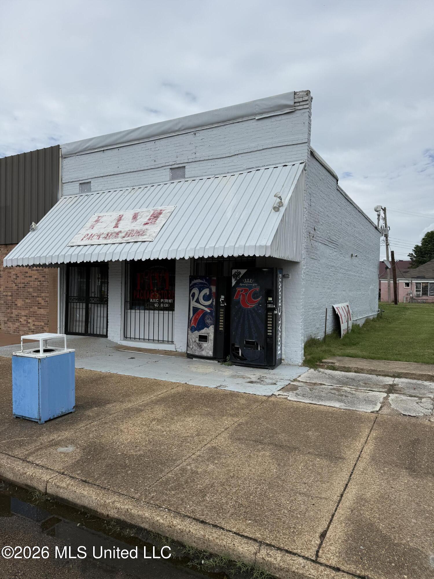 1015 S South Broadway Street Property Photo 2