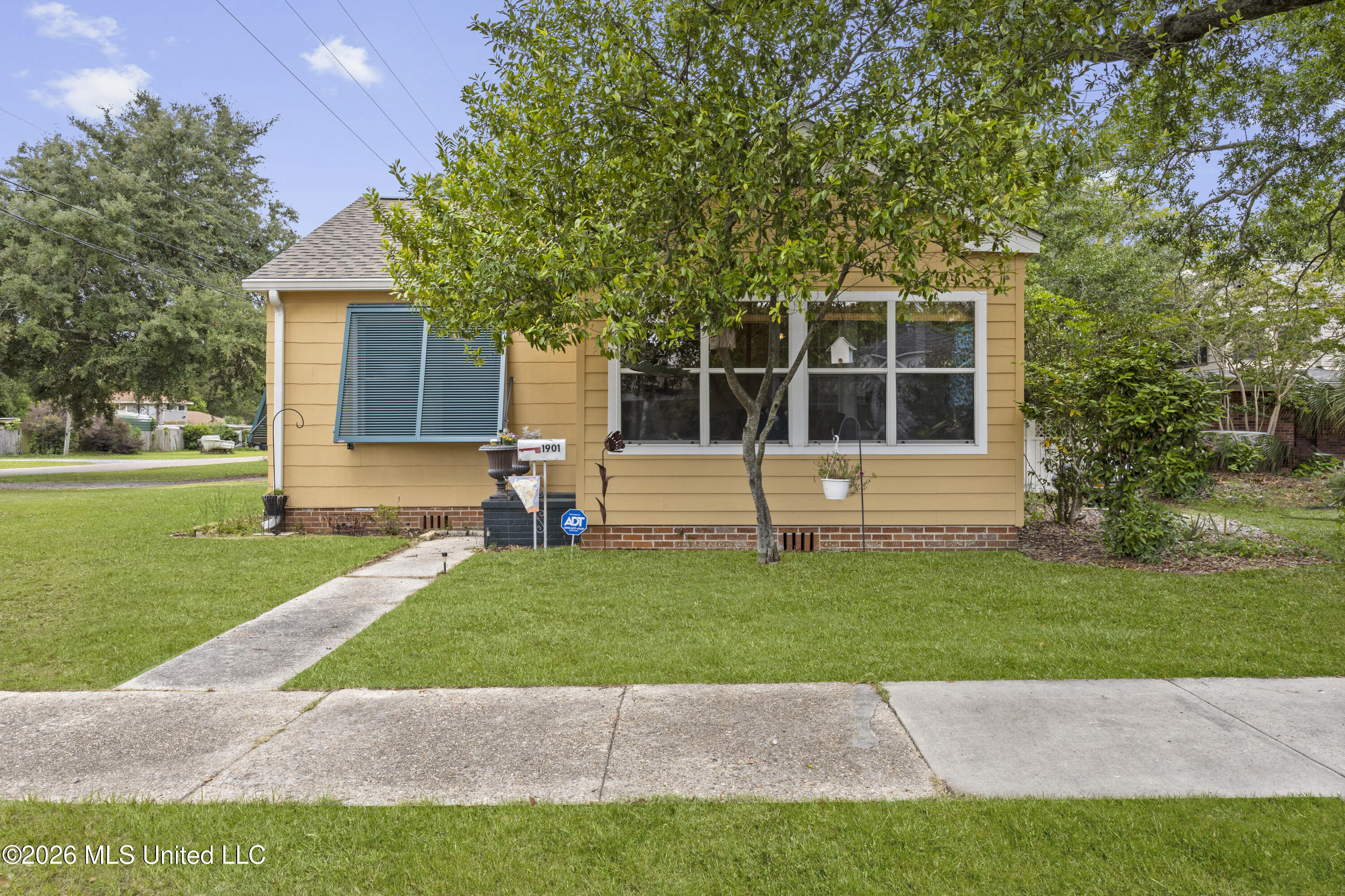 1901 20th Avenue Property Photo 2