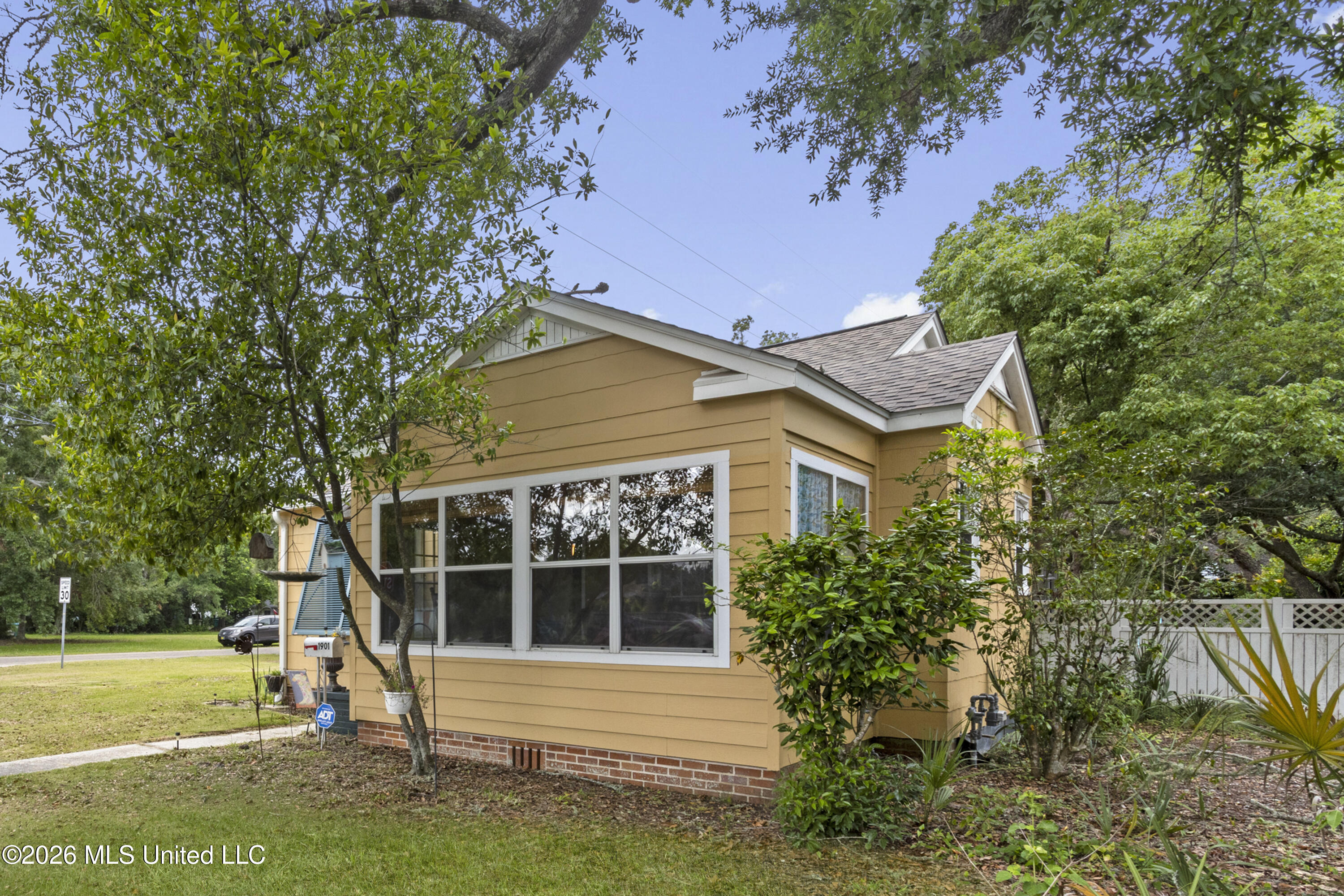 1901 20th Avenue Property Photo 3