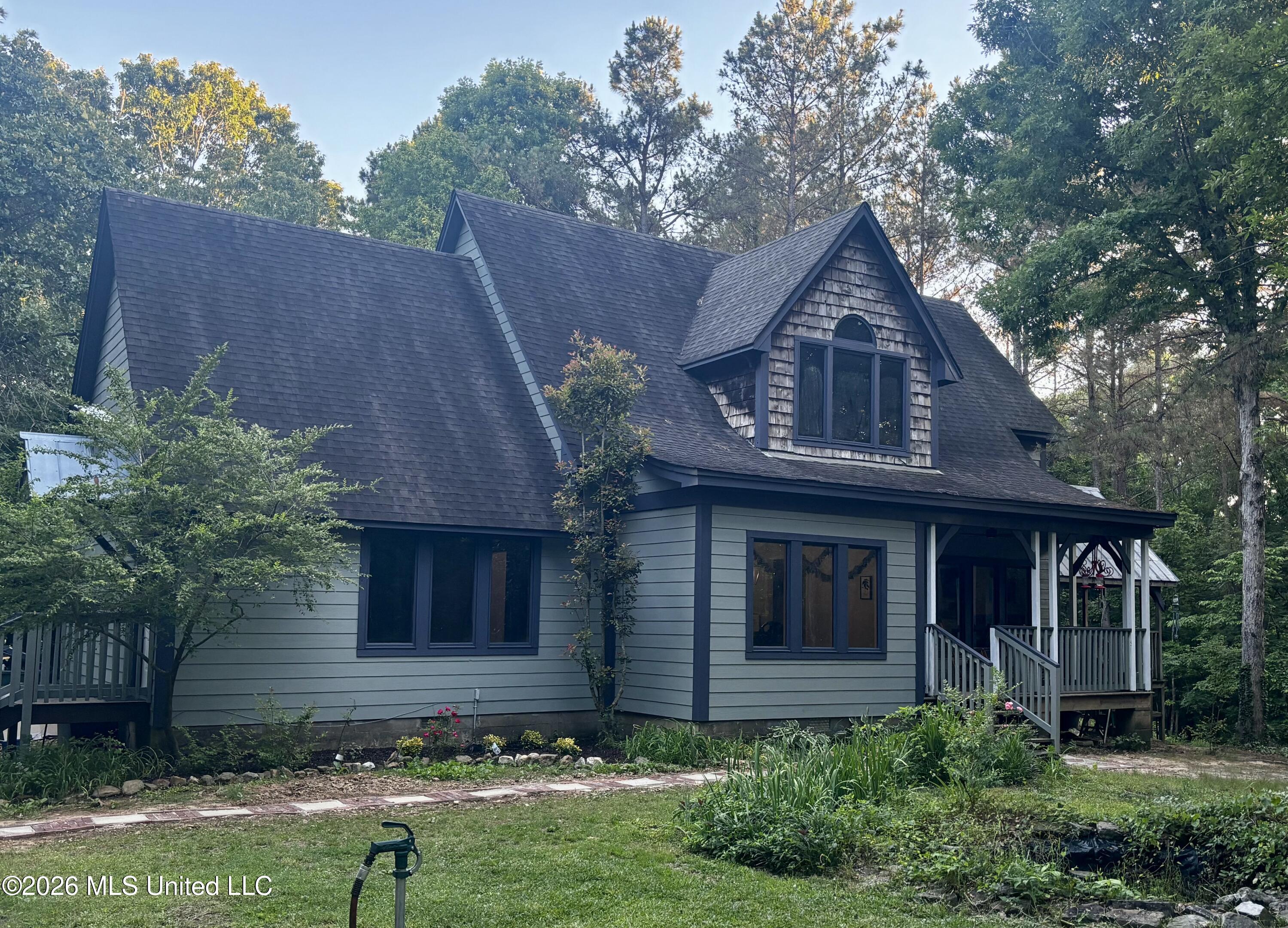 221 Pleasant Hill Drive Property Photo 1