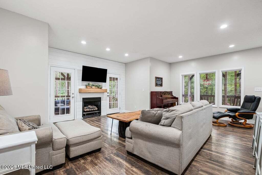 221 Pleasant Hill Drive Property Photo 3