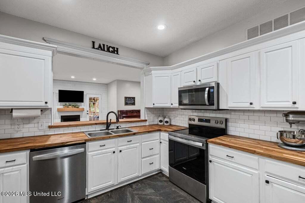 221 Pleasant Hill Drive Property Photo 4