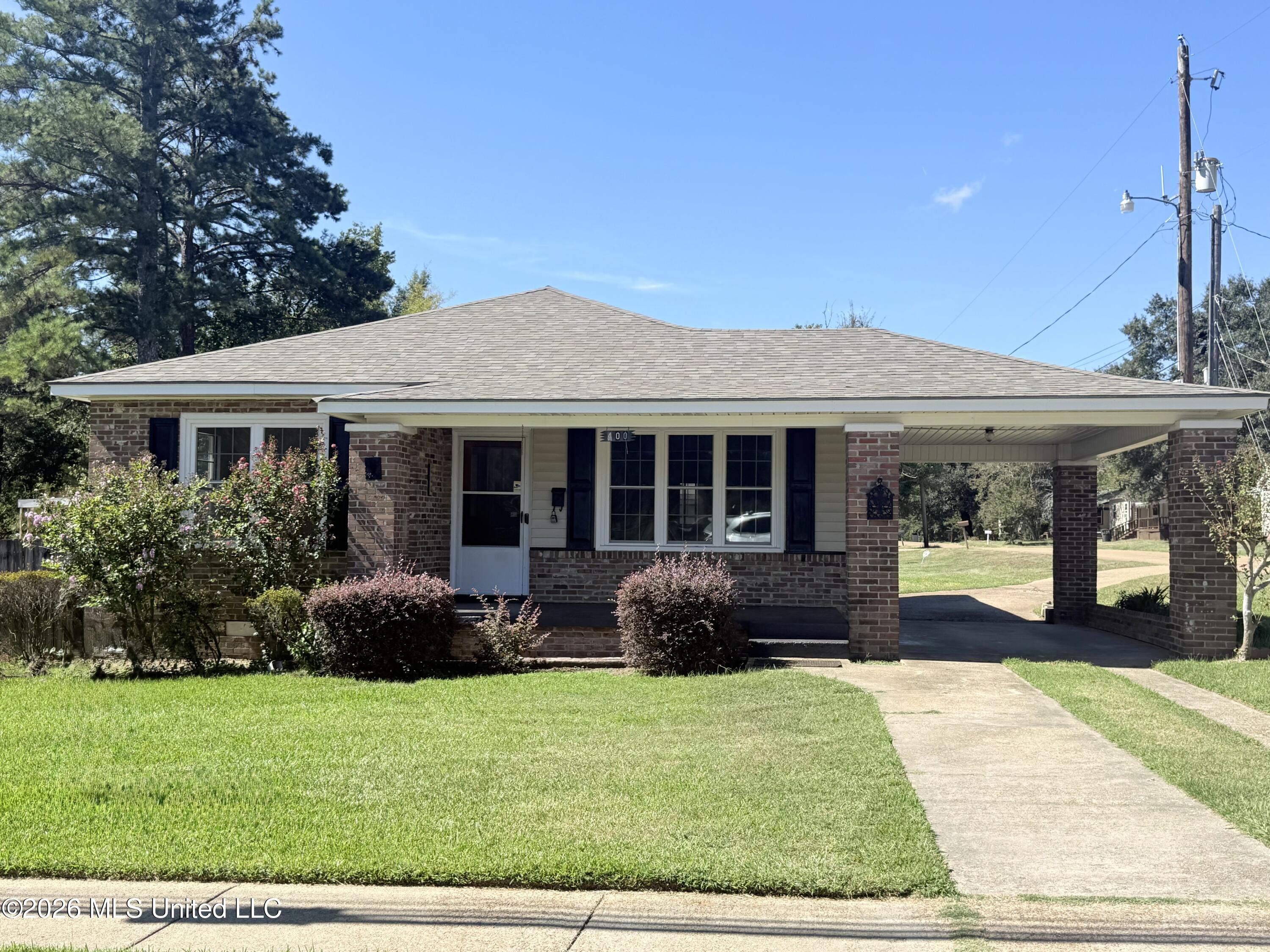 400 Newton Street Property Photo 1