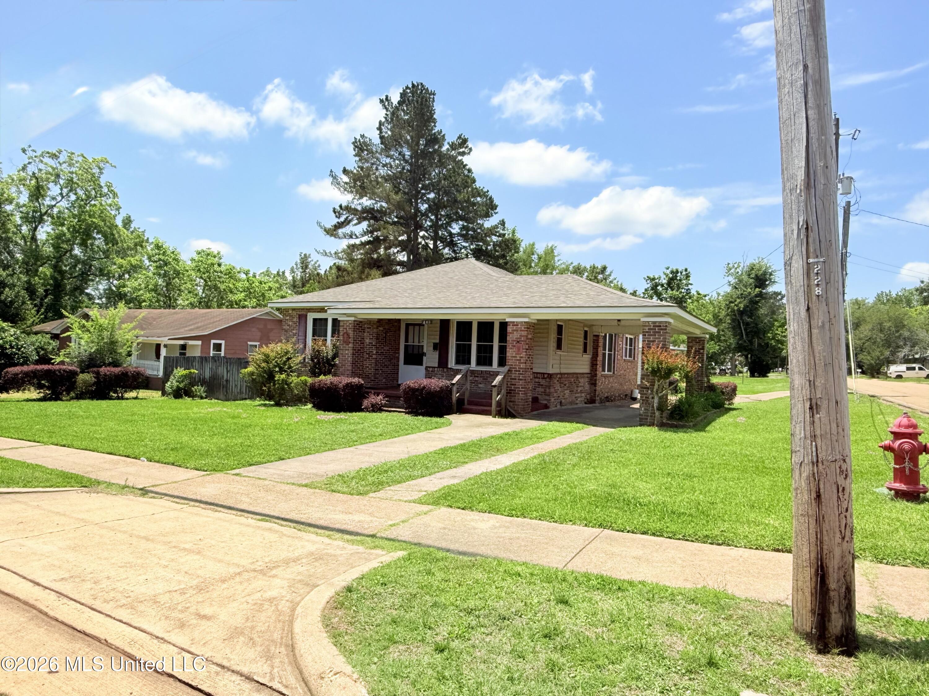 400 Newton Street Property Photo 2
