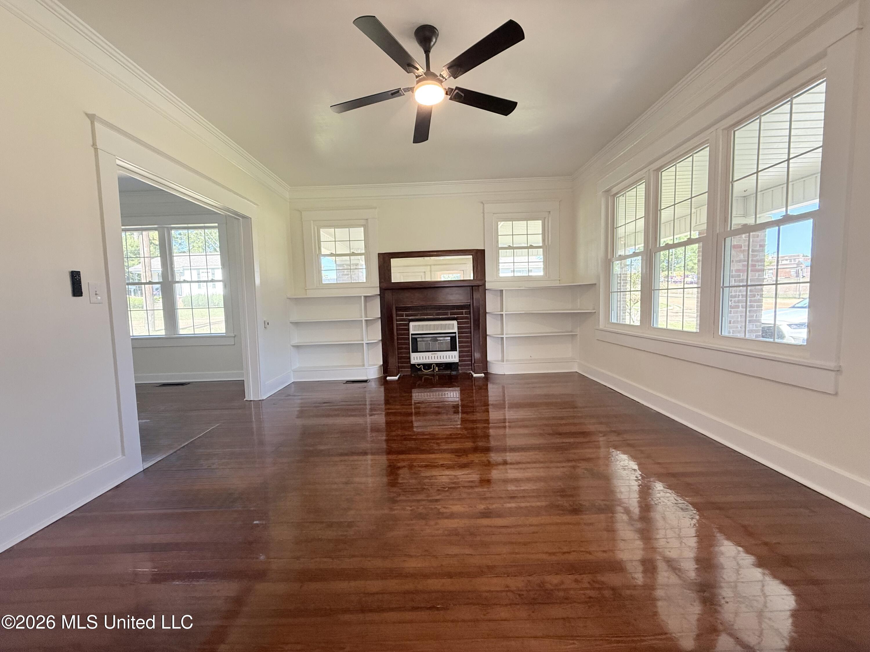 400 Newton Street Property Photo 2