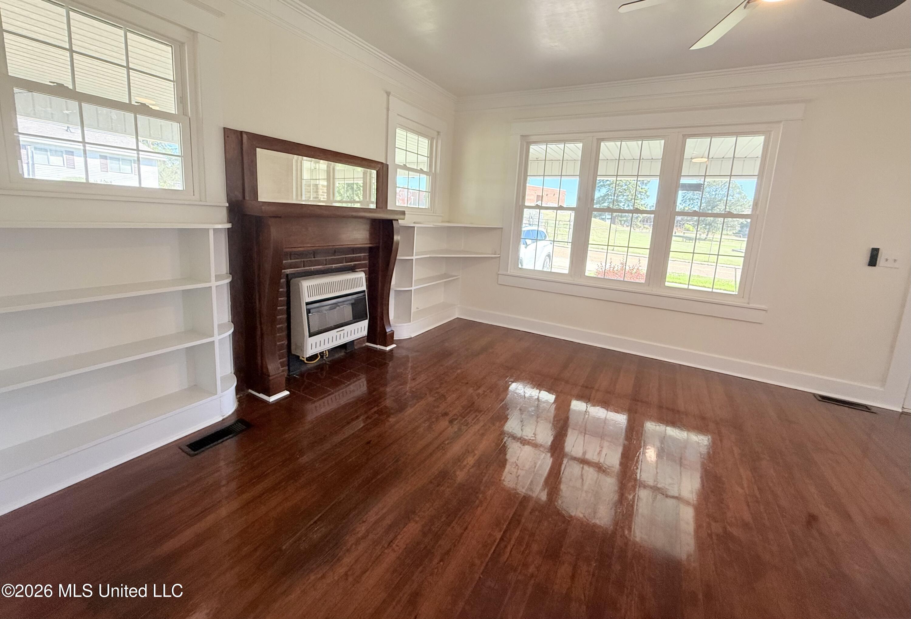 400 Newton Street Property Photo 3