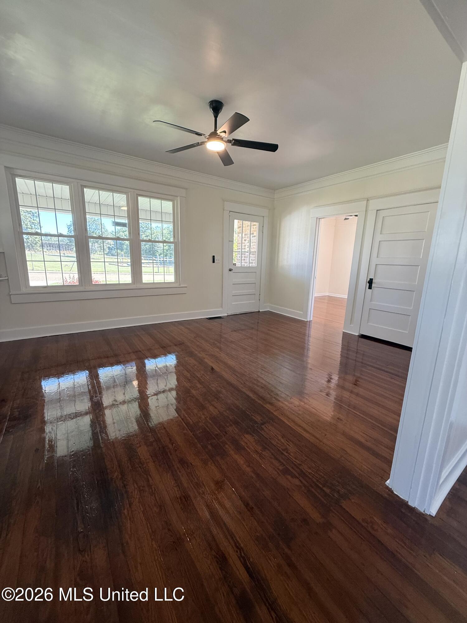 400 Newton Street Property Photo 4