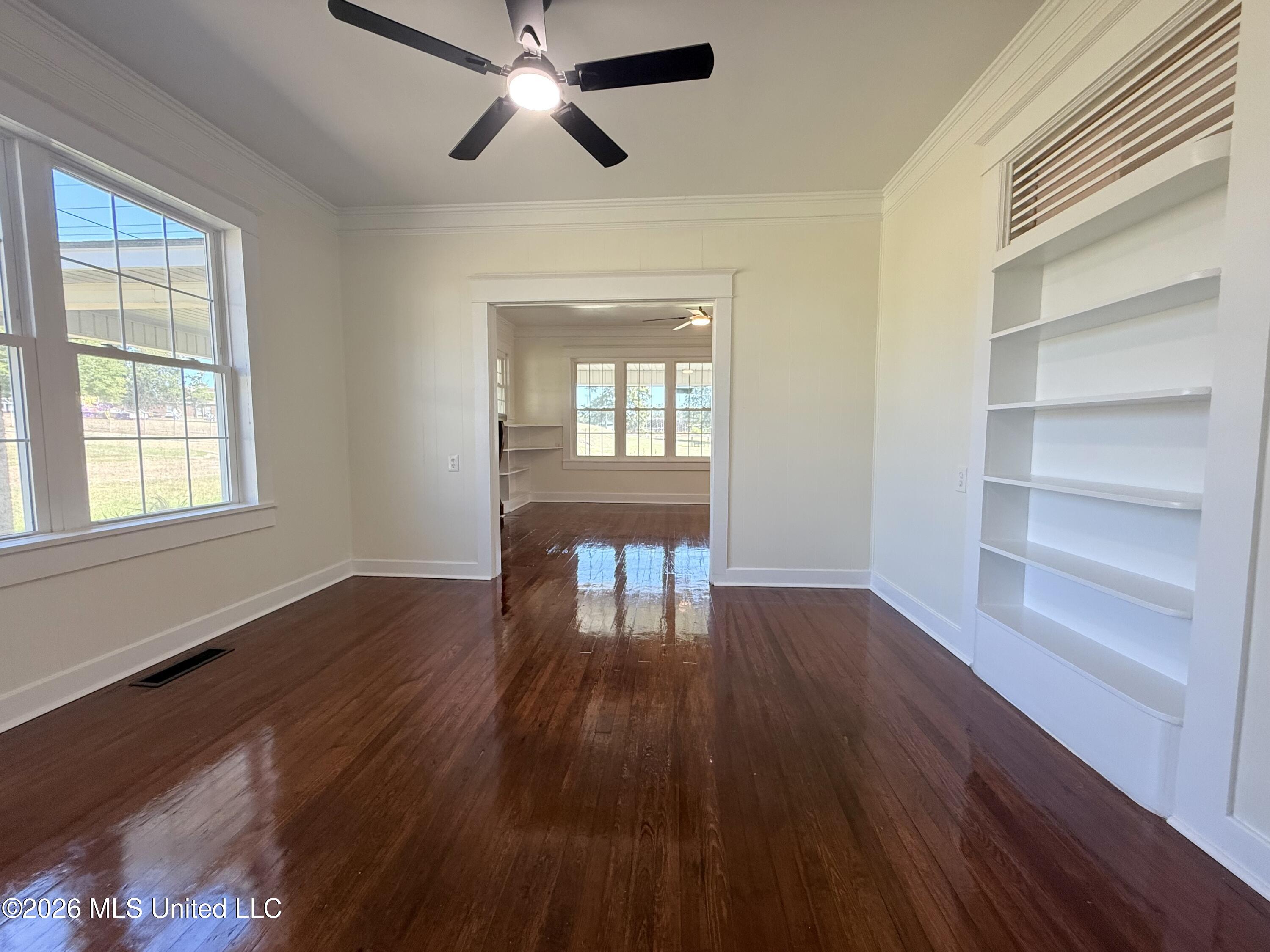 400 Newton Street Property Photo 5