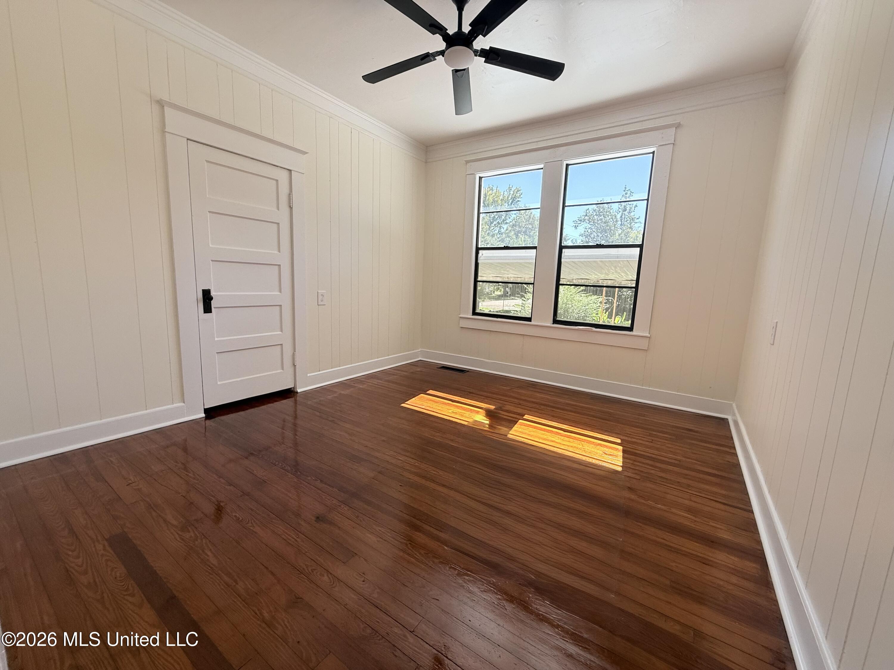 400 Newton Street Property Photo 9