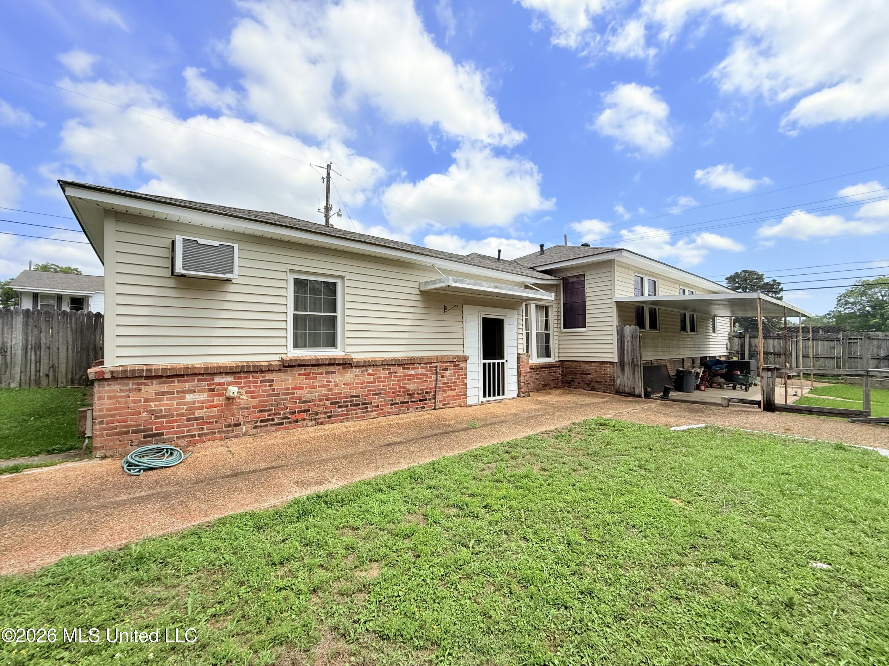 400 Newton Street Property Photo 10