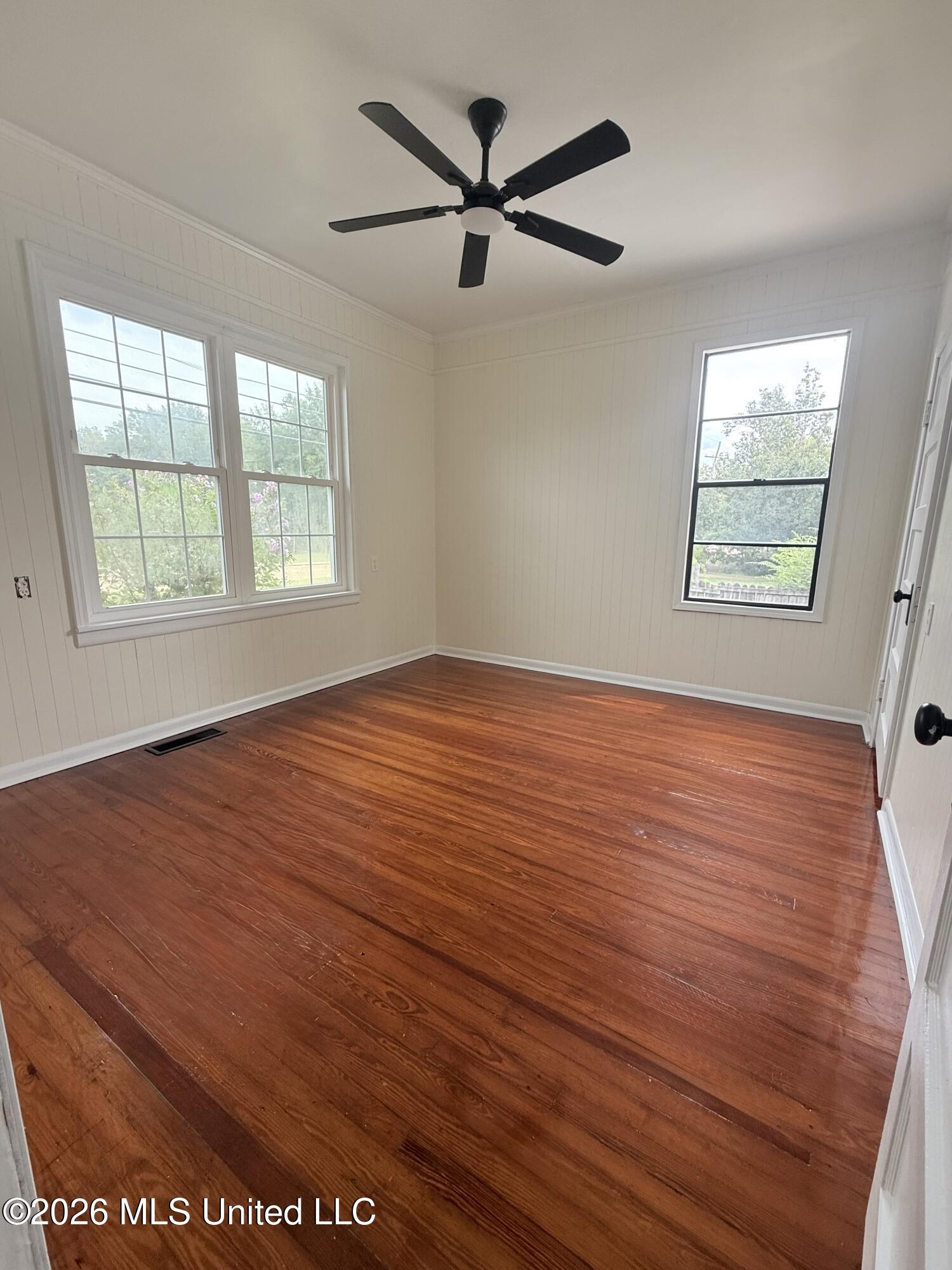 400 Newton Street Property Photo 10