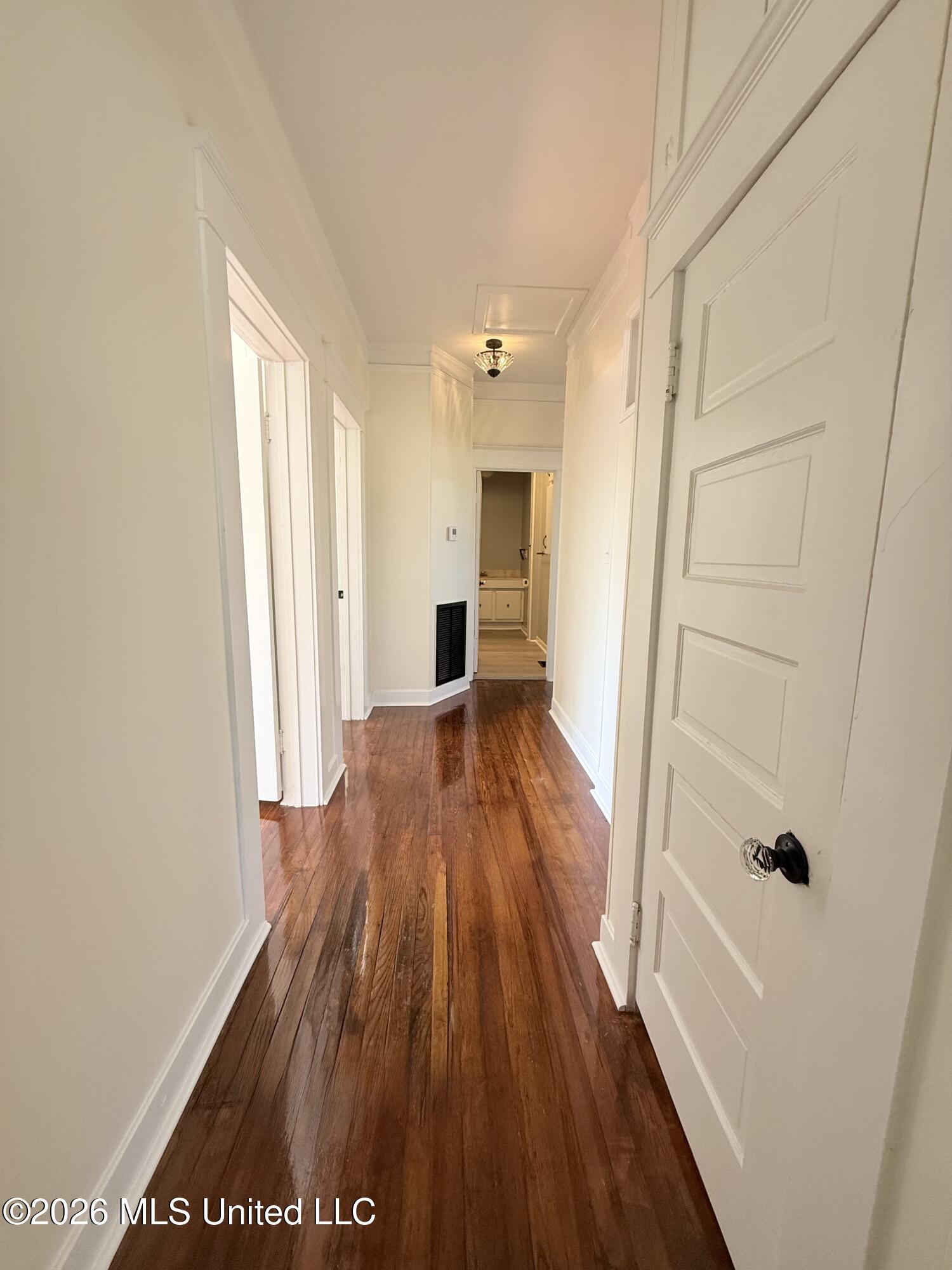 400 Newton Street Property Photo 11