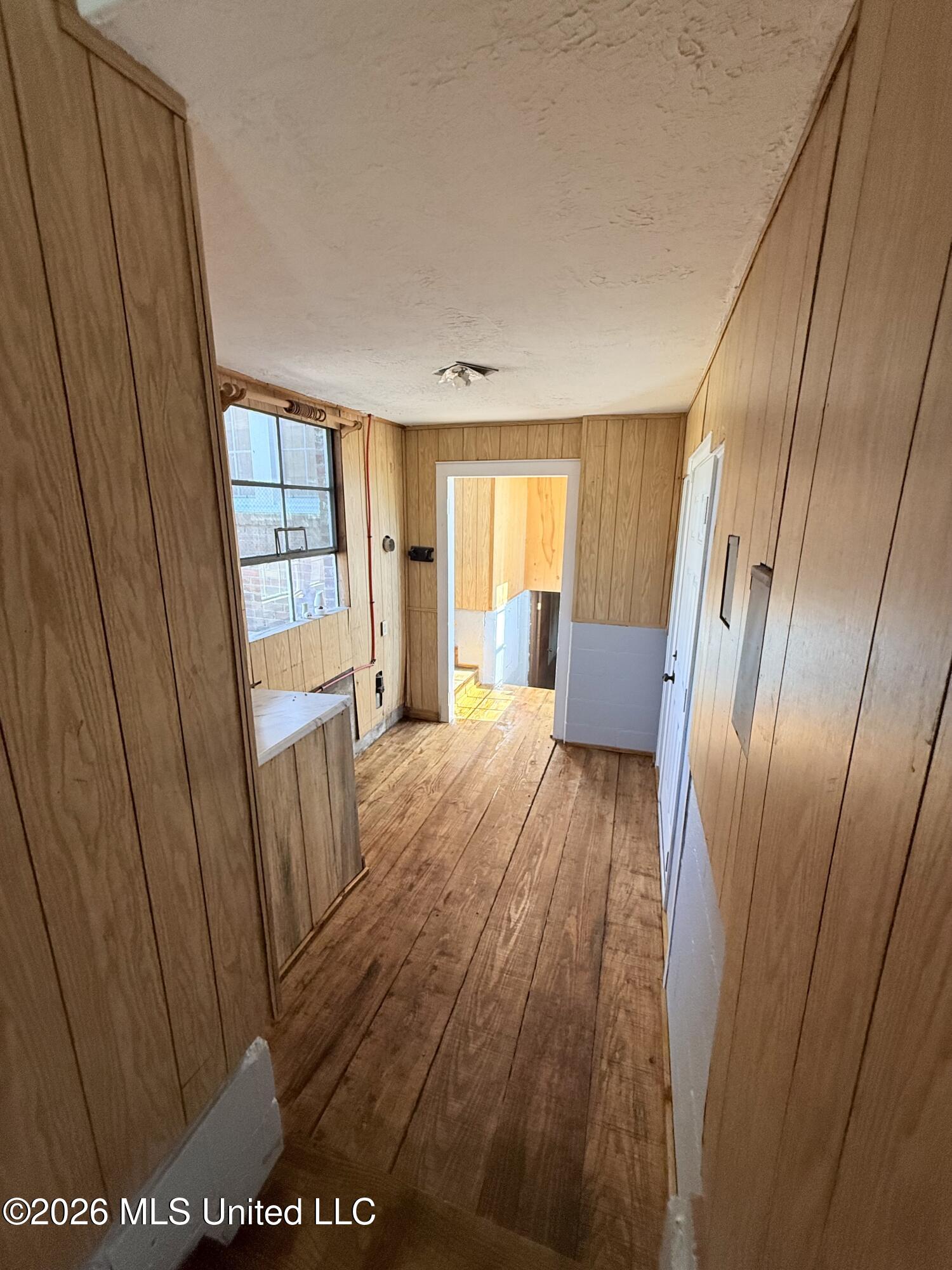 400 Newton Street Property Photo 14