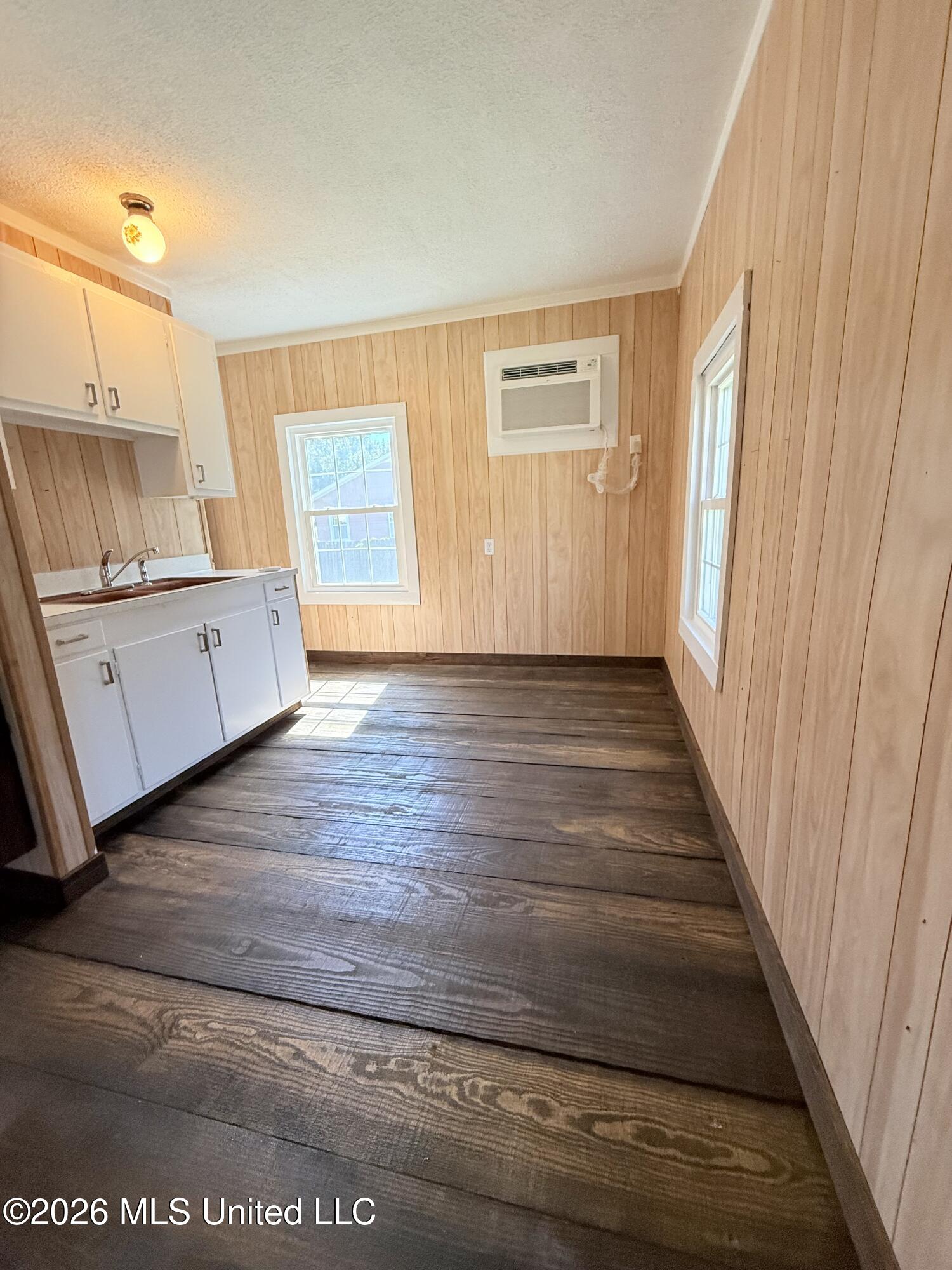 400 Newton Street Property Photo 16