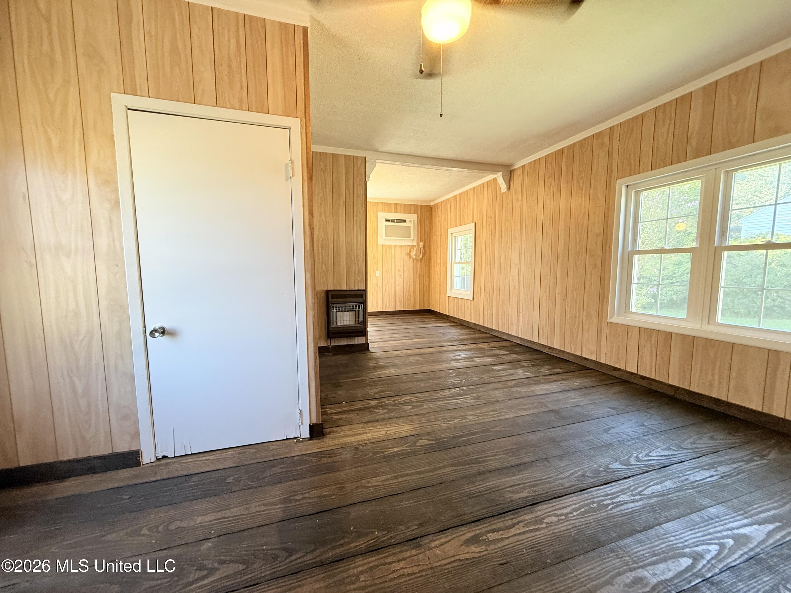 400 Newton Street Property Photo 18