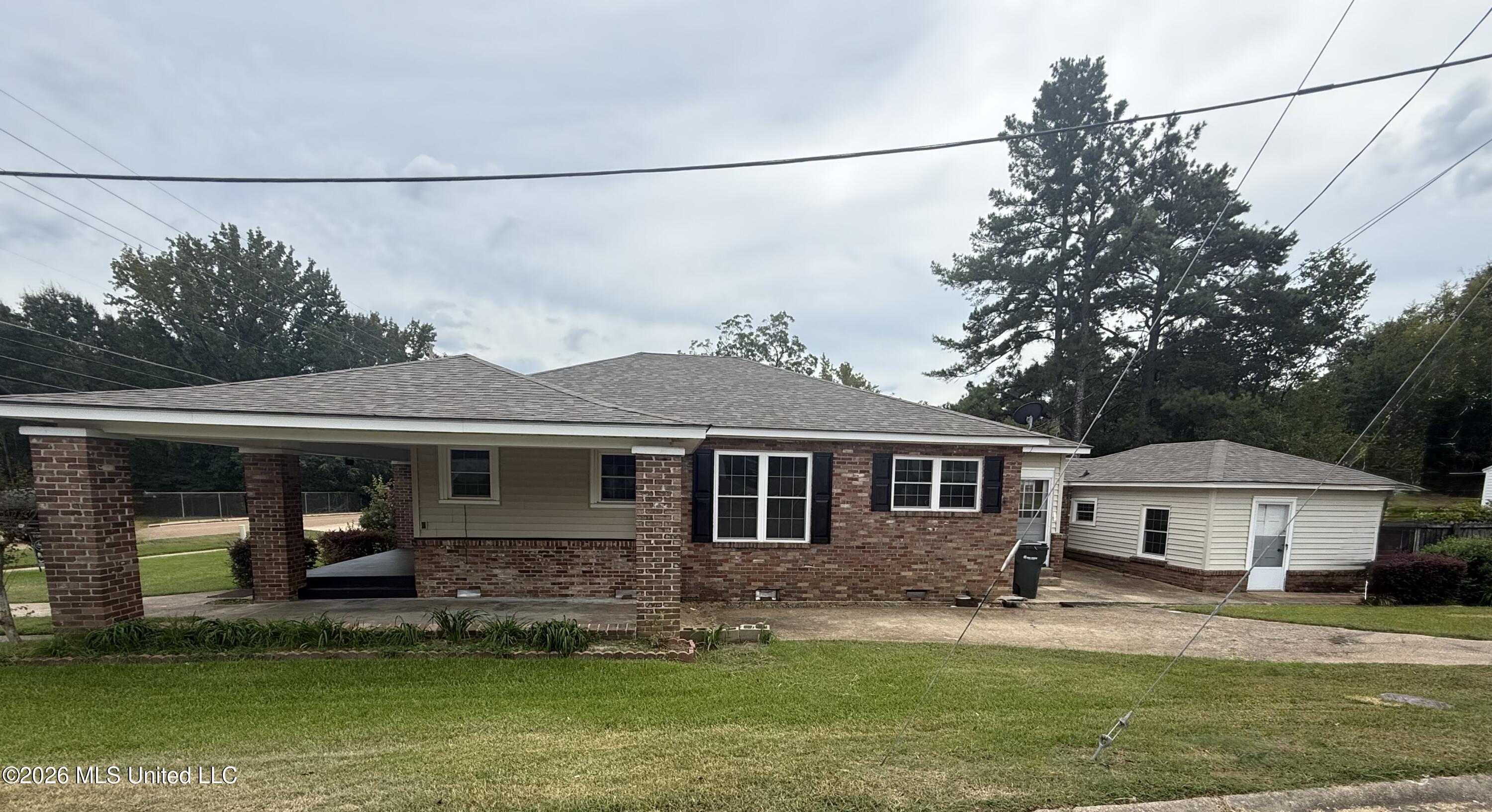 400 Newton Street Property Photo 21