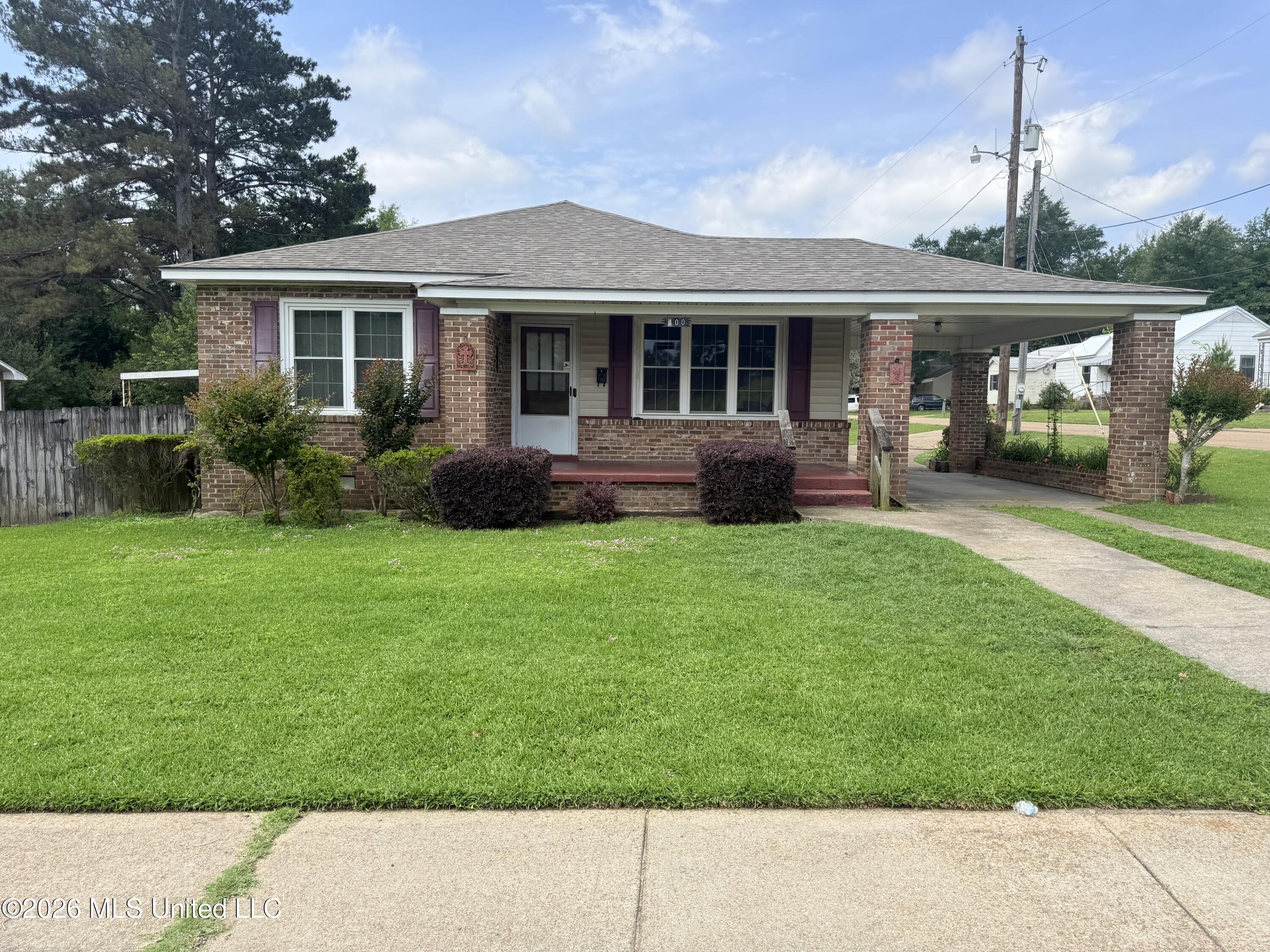 400 Newton Street Property Photo 1