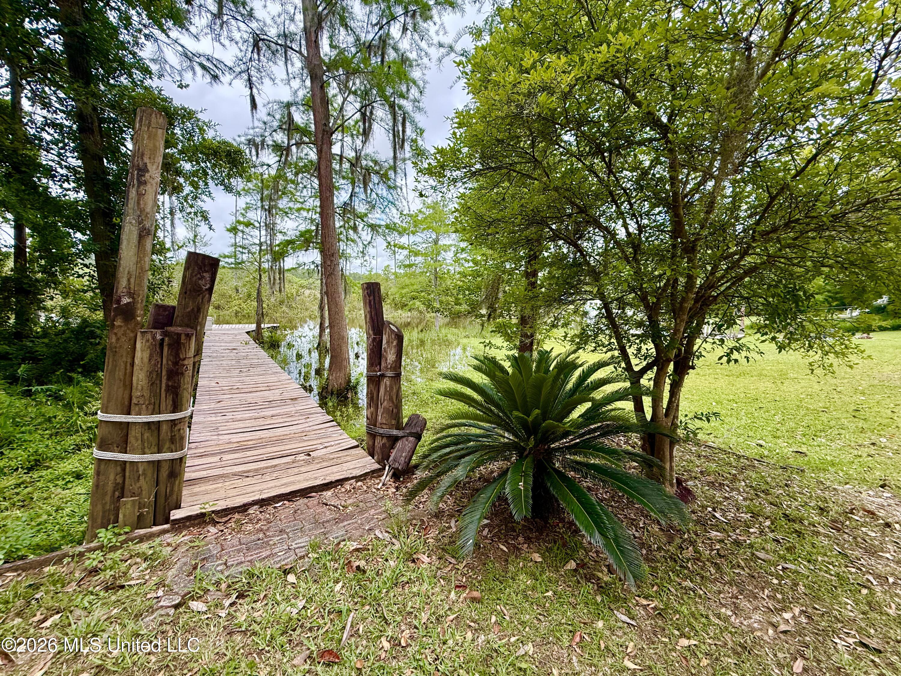 8713 Bayou Castelle Drive Property Photo 11